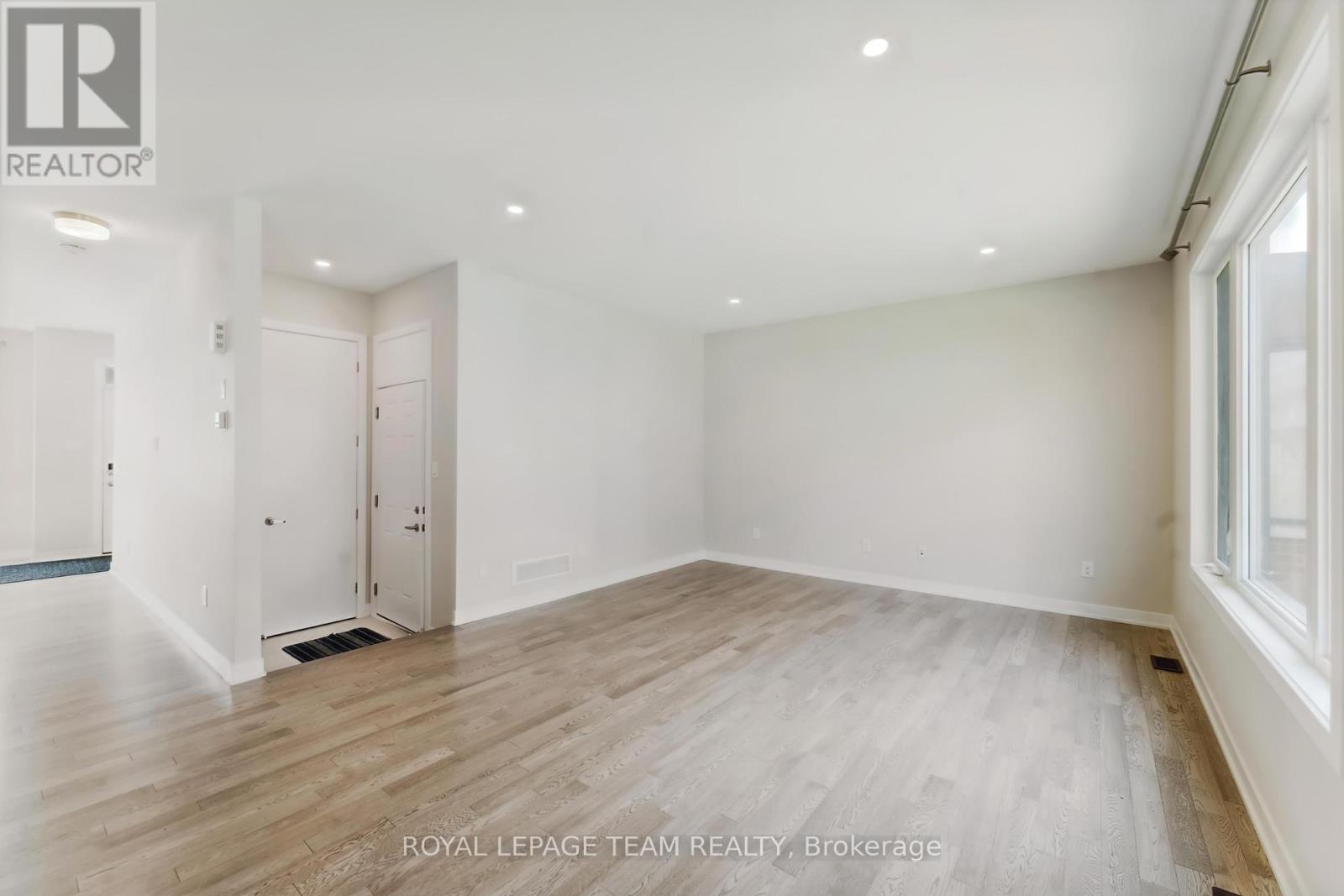 394 Peninsula Road, Ottawa, Ontario  K2J 7M5 - Photo 8 - X12201037
