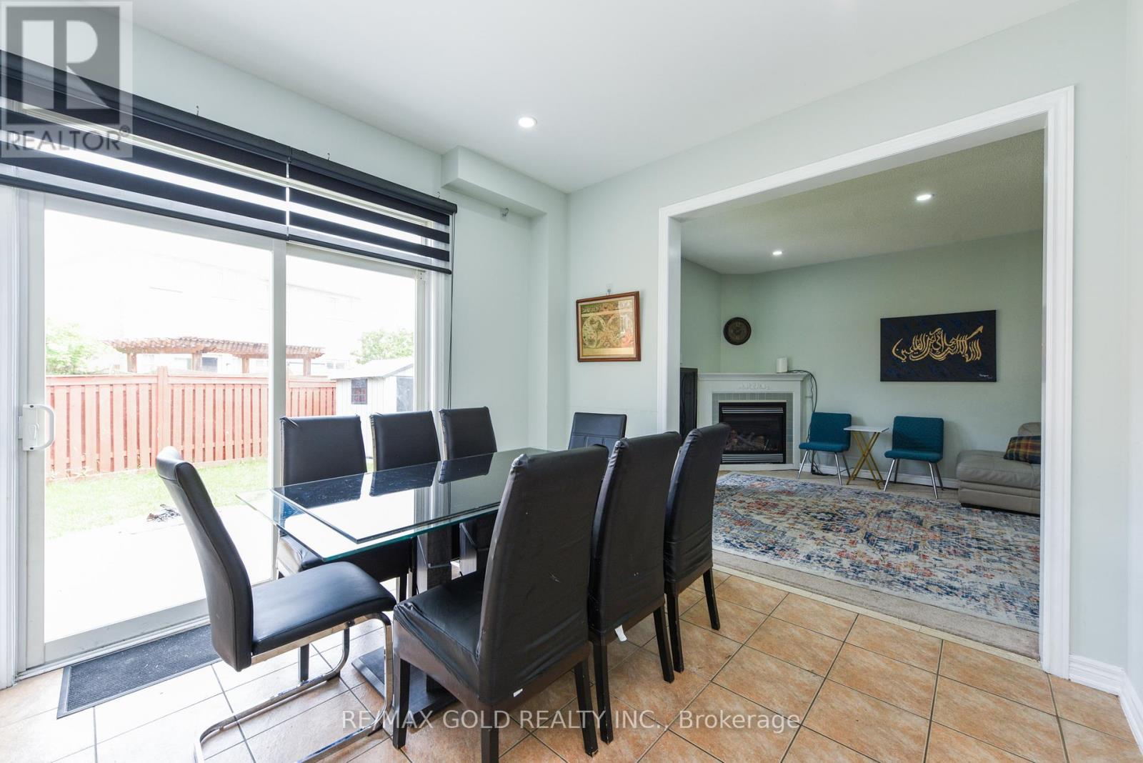 137 Earlsbridge Boulevard, Brampton, Ontario  L7A 3T7 - Photo 17 - W12189676