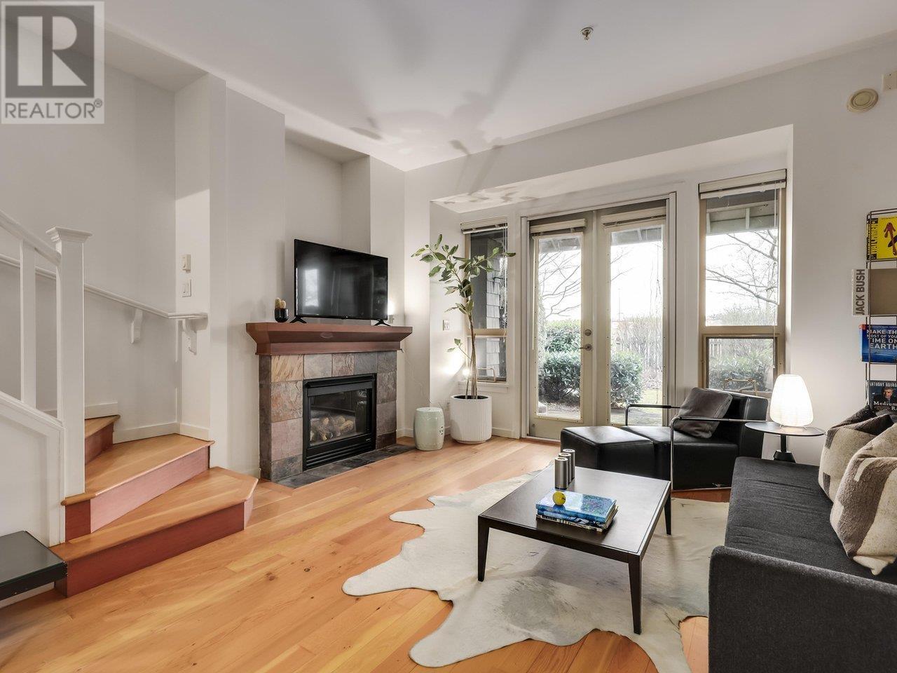 122 250 Salter Street, New Westminster, British Columbia  V3M 0B7 - Photo 2 - R3012201