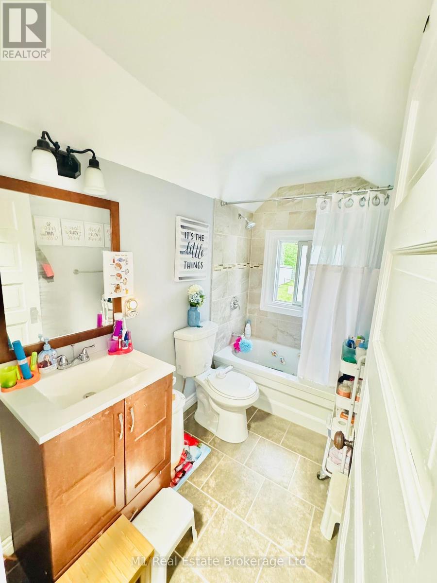 20 Joseph Street, Georgian Bay, Ontario  P0C 1H0 - Photo 14 - X12201029
