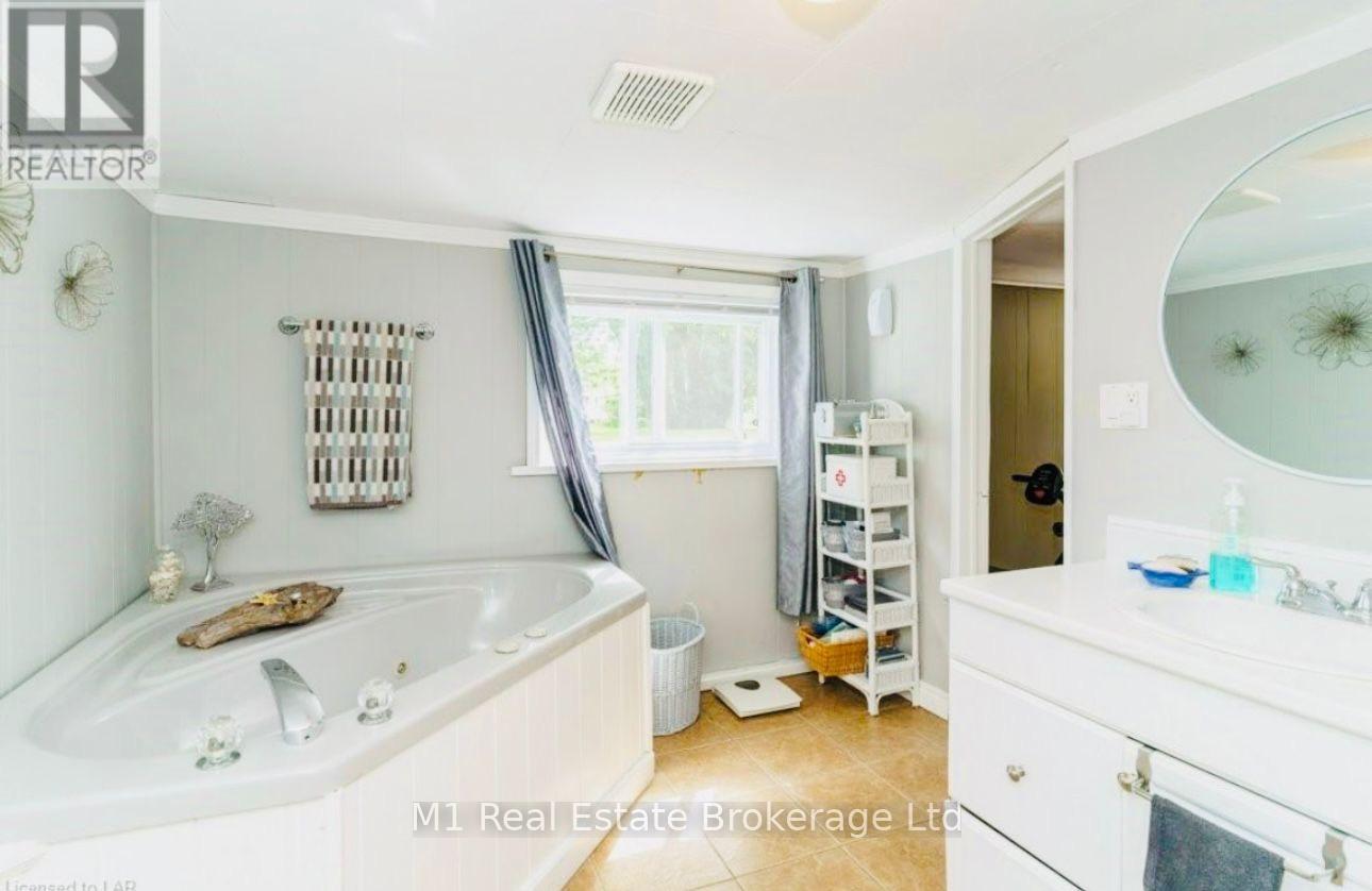20 Joseph Street, Georgian Bay, Ontario  P0C 1H0 - Photo 19 - X12201029