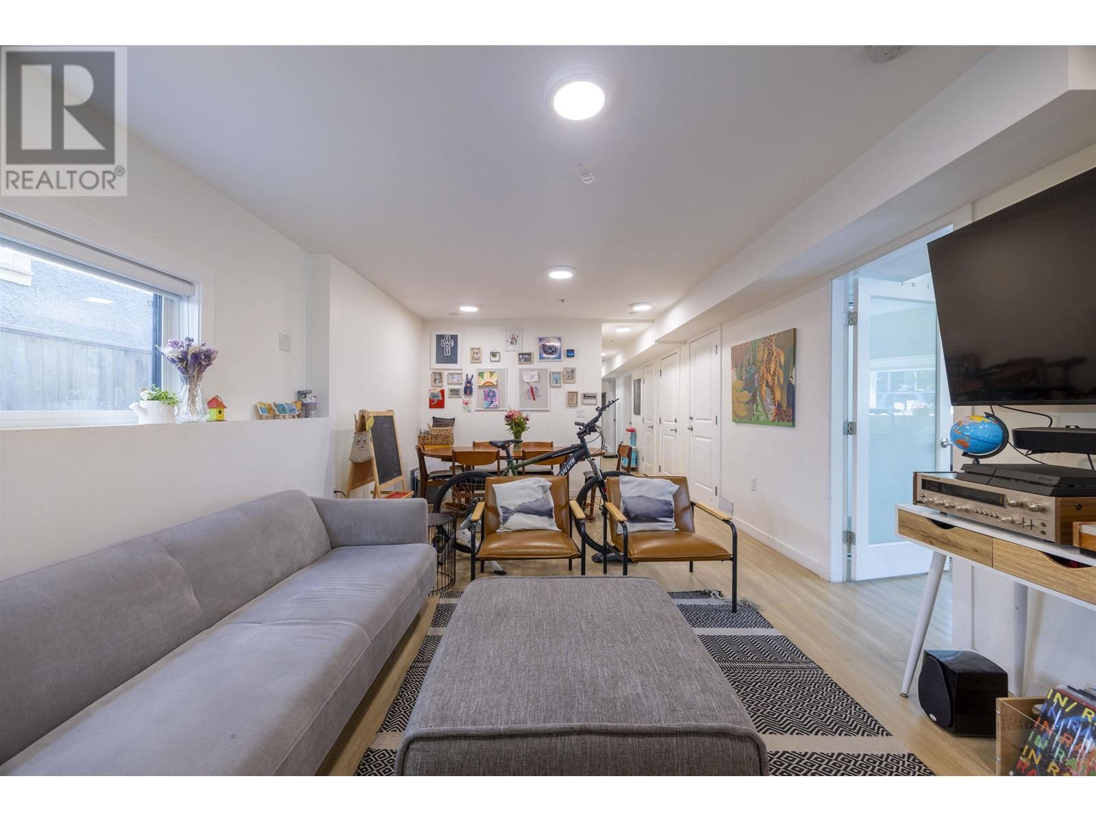 4198 St. George Street, Vancouver, British Columbia  V5V 0C2 - Photo 8 - R3012107