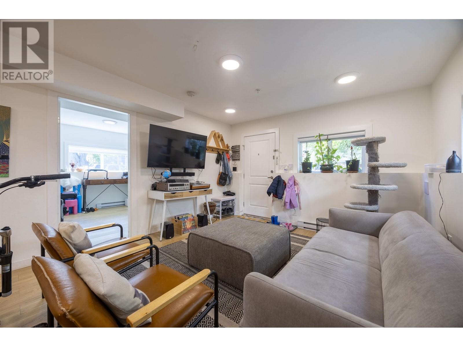 4198 St. George Street, Vancouver, British Columbia  V5V 0C2 - Photo 7 - R3012107