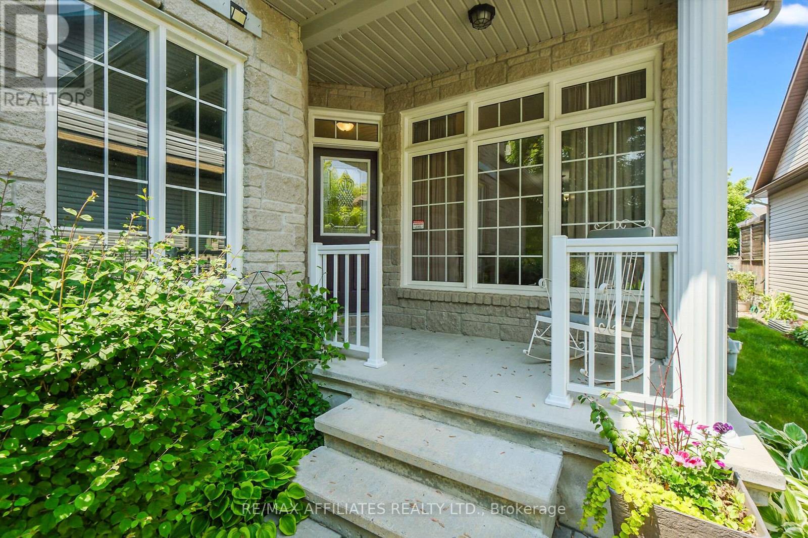 176 Topaze Crescent, Clarence-Rockland, Ontario  K4K 0E2 - Photo 3 - X12201099