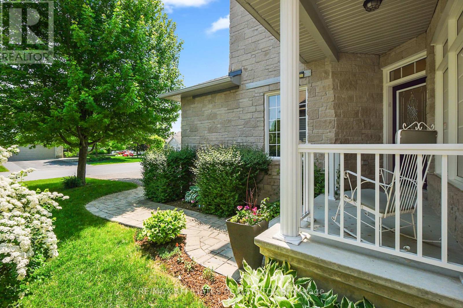 176 Topaze Crescent, Clarence-Rockland, Ontario  K4K 0E2 - Photo 4 - X12201099