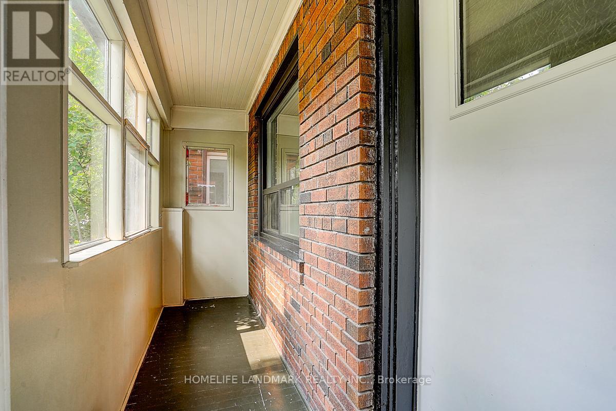 Main And Upper - 149 Euclid Avenue, Toronto, Ontario  M6J 2J8 - Photo 2 - C12200990