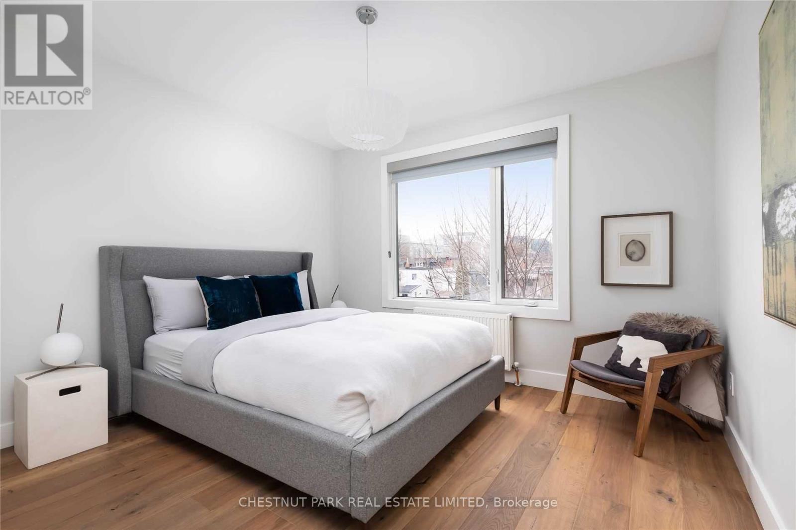 Upper - 132 Shaw Street, Toronto, Ontario  M6J 2W5 - Photo 12 - C12201017