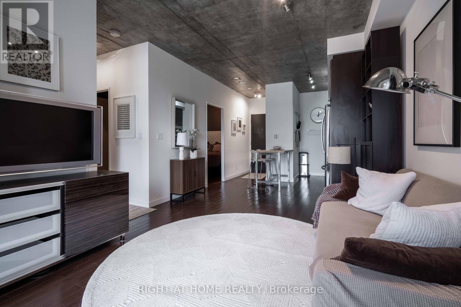 413 - 1 Shaw Street, Toronto, Ontario  M6K 0A1 - Photo 1 - C12201021