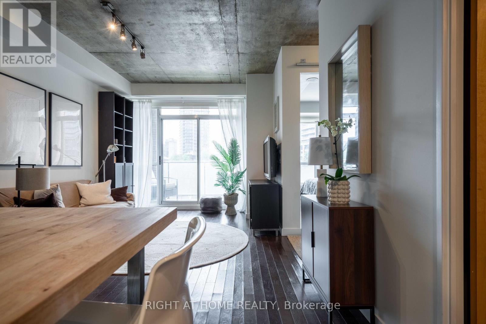 413 - 1 Shaw Street, Toronto, Ontario  M6K 0A1 - Photo 3 - C12201021