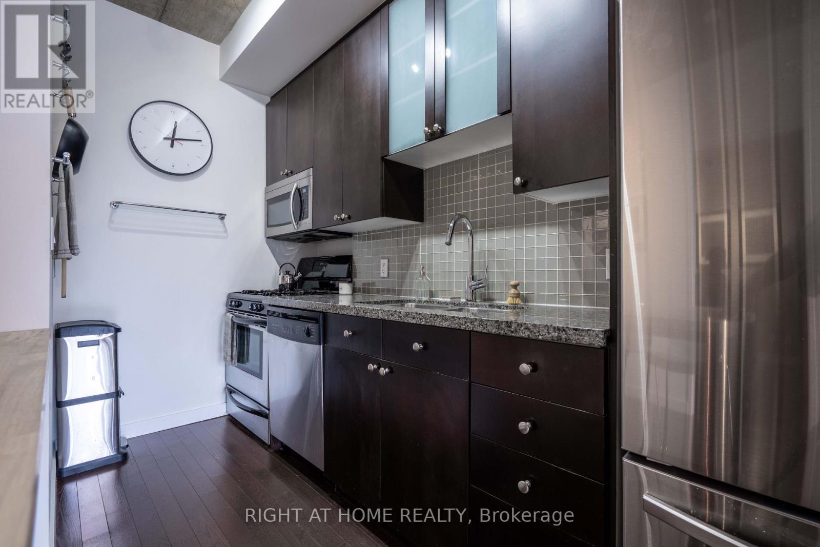 413 - 1 Shaw Street, Toronto, Ontario  M6K 0A1 - Photo 4 - C12201021