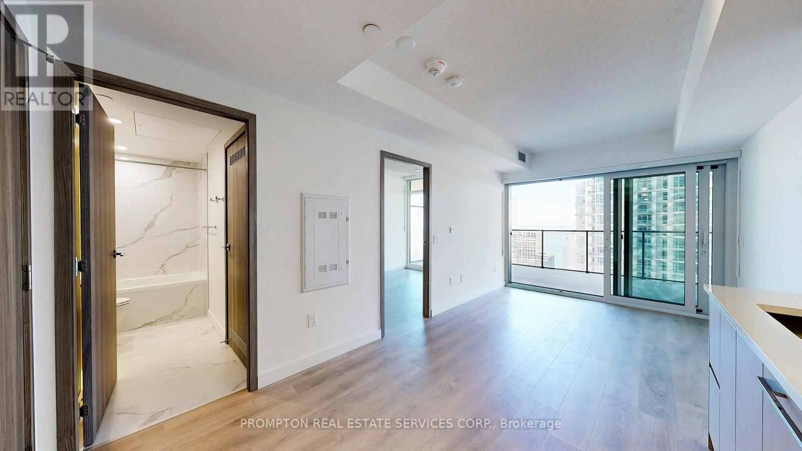 2708 - 1 Concord Cityplace Way, Toronto, Ontario  M5V 0X3 - Photo 4 - C12201034