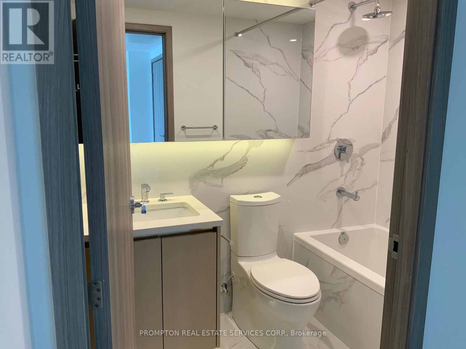 3215 - 1 Concord Cityplace Way, Toronto, Ontario  M5V 0X3 - Photo 15 - C12201059