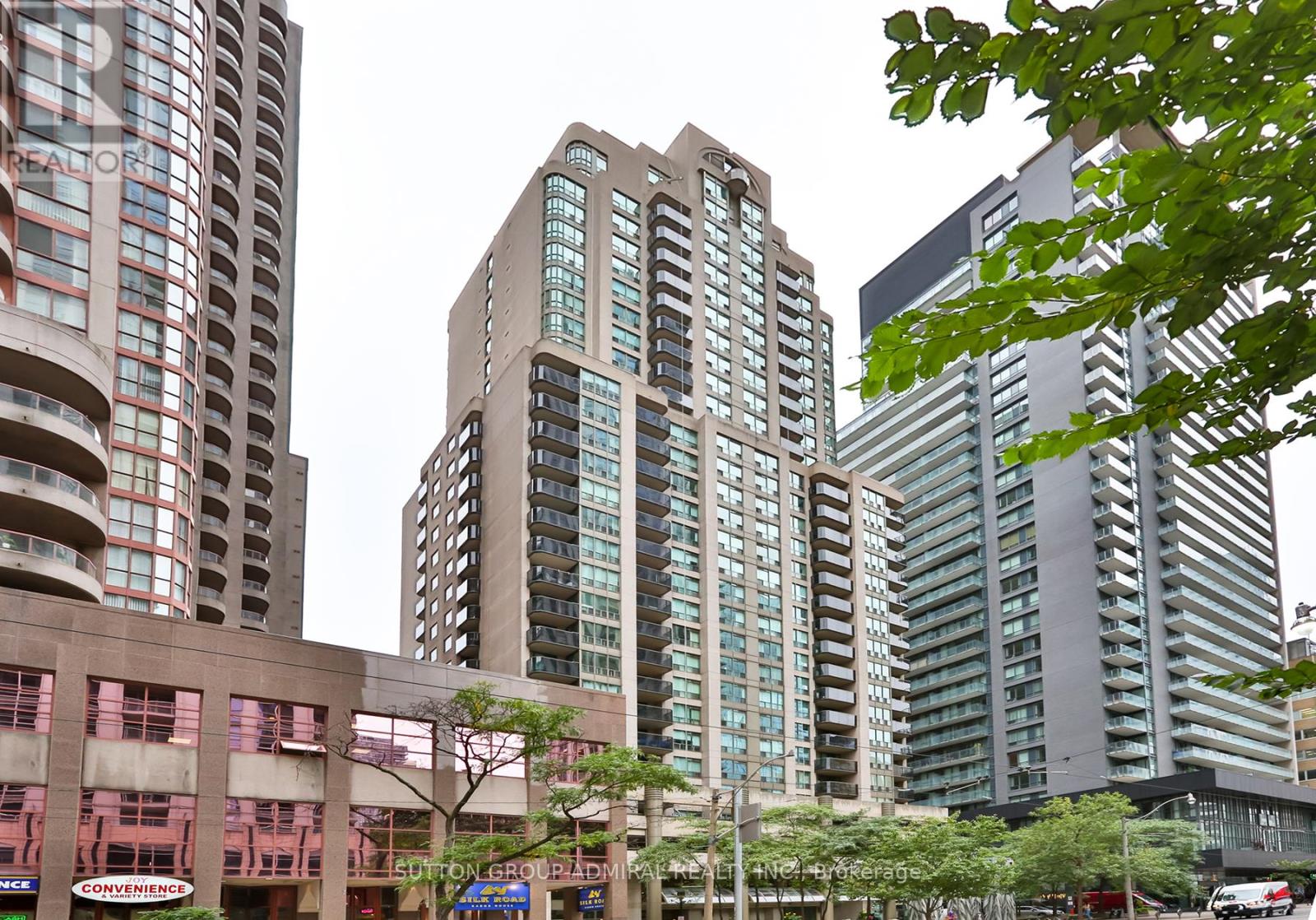 2002 - 750 Bay Street, Toronto, Ontario  M5G 1N6 - Photo 1 - C12201062
