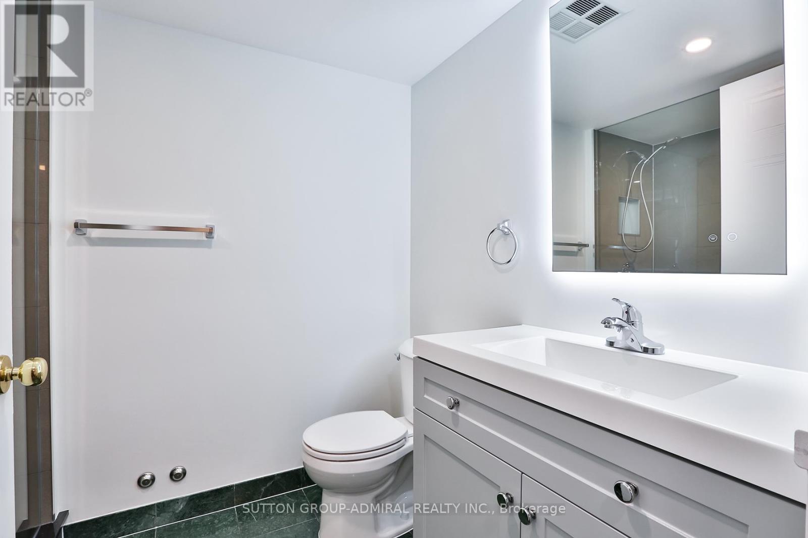 2002 - 750 Bay Street, Toronto, Ontario  M5G 1N6 - Photo 16 - C12201062