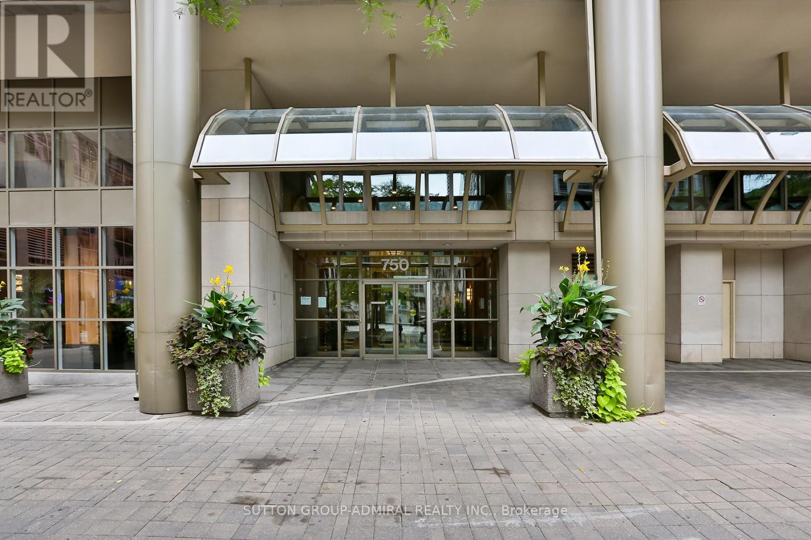 2002 - 750 Bay Street, Toronto, Ontario  M5G 1N6 - Photo 2 - C12201062