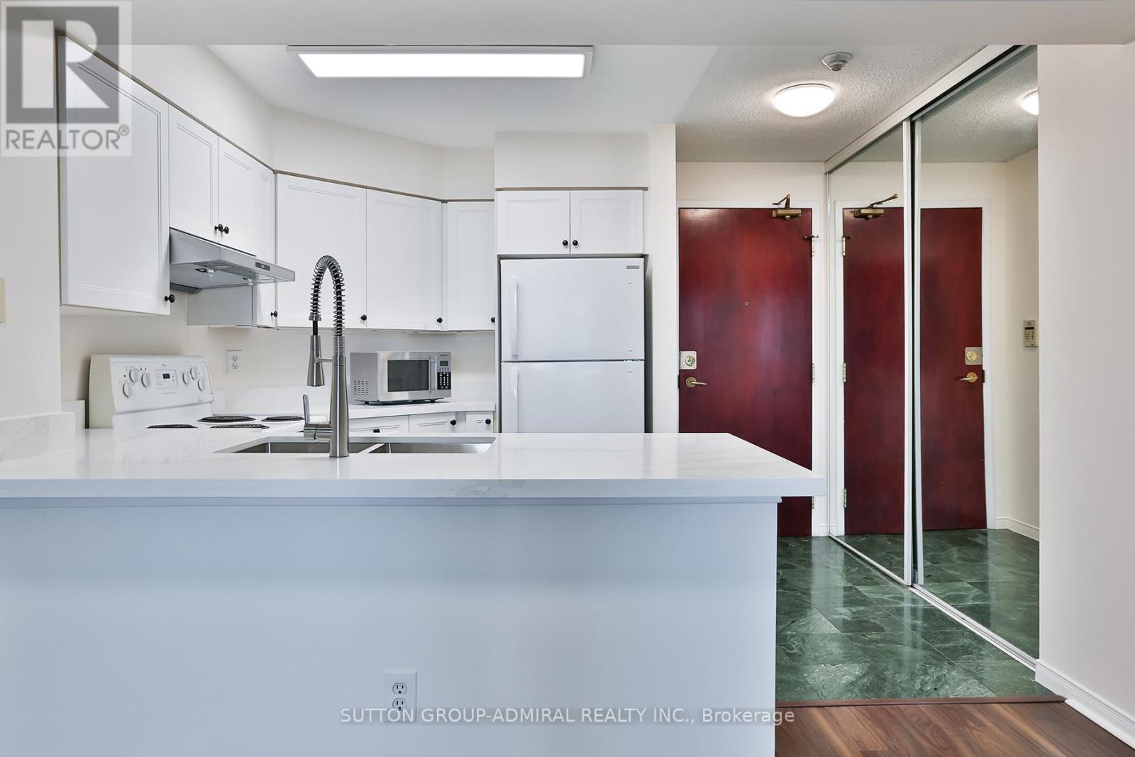 2002 - 750 Bay Street, Toronto, Ontario  M5G 1N6 - Photo 5 - C12201062