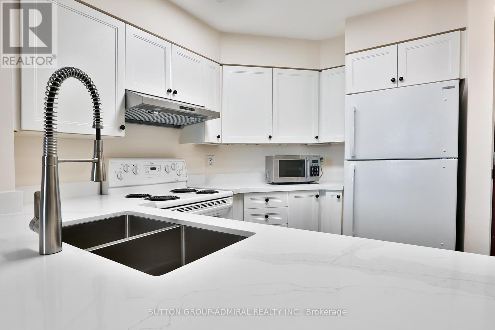 2002 - 750 Bay Street, Toronto, Ontario  M5G 1N6 - Photo 6 - C12201062
