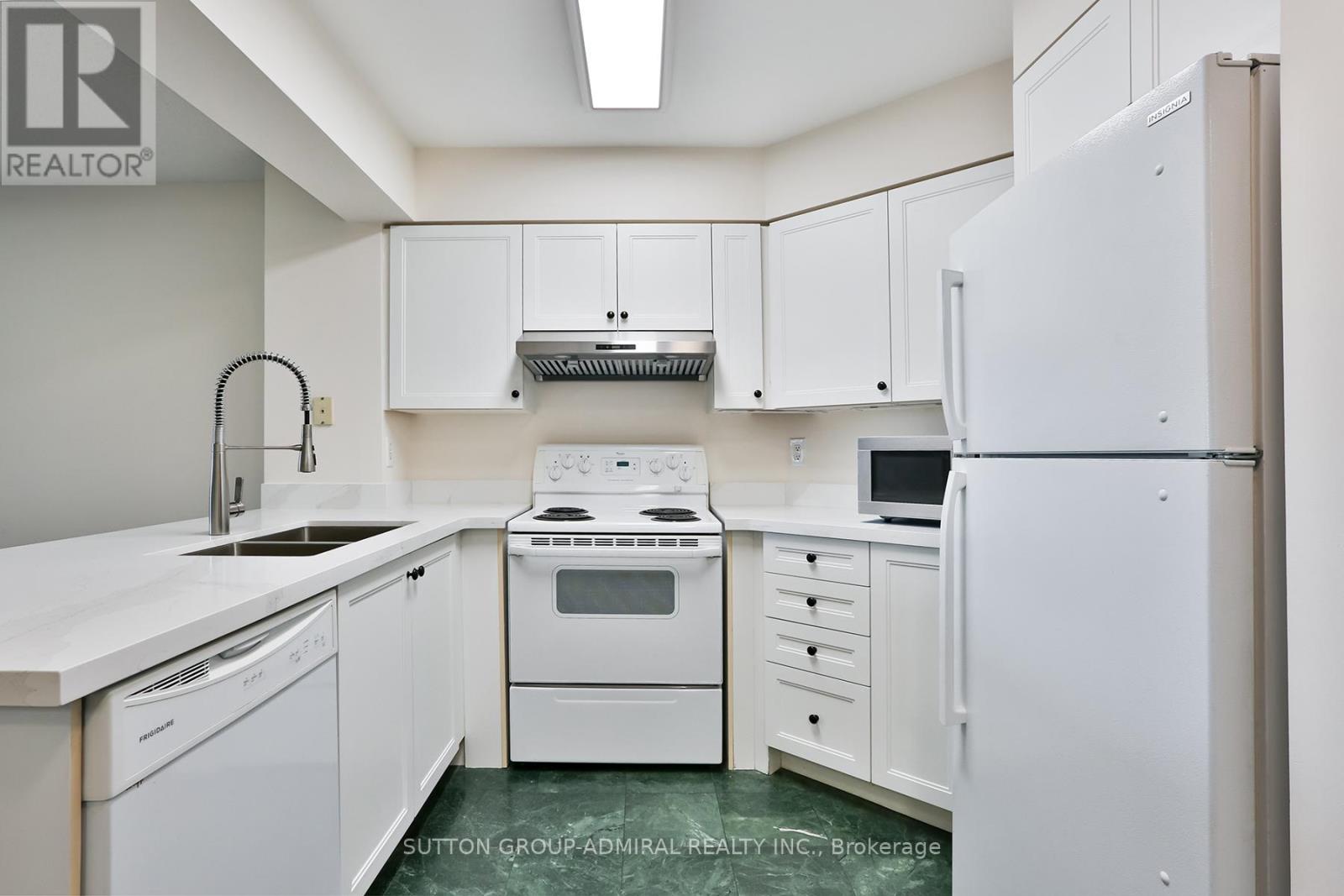 2002 - 750 Bay Street, Toronto, Ontario  M5G 1N6 - Photo 7 - C12201062