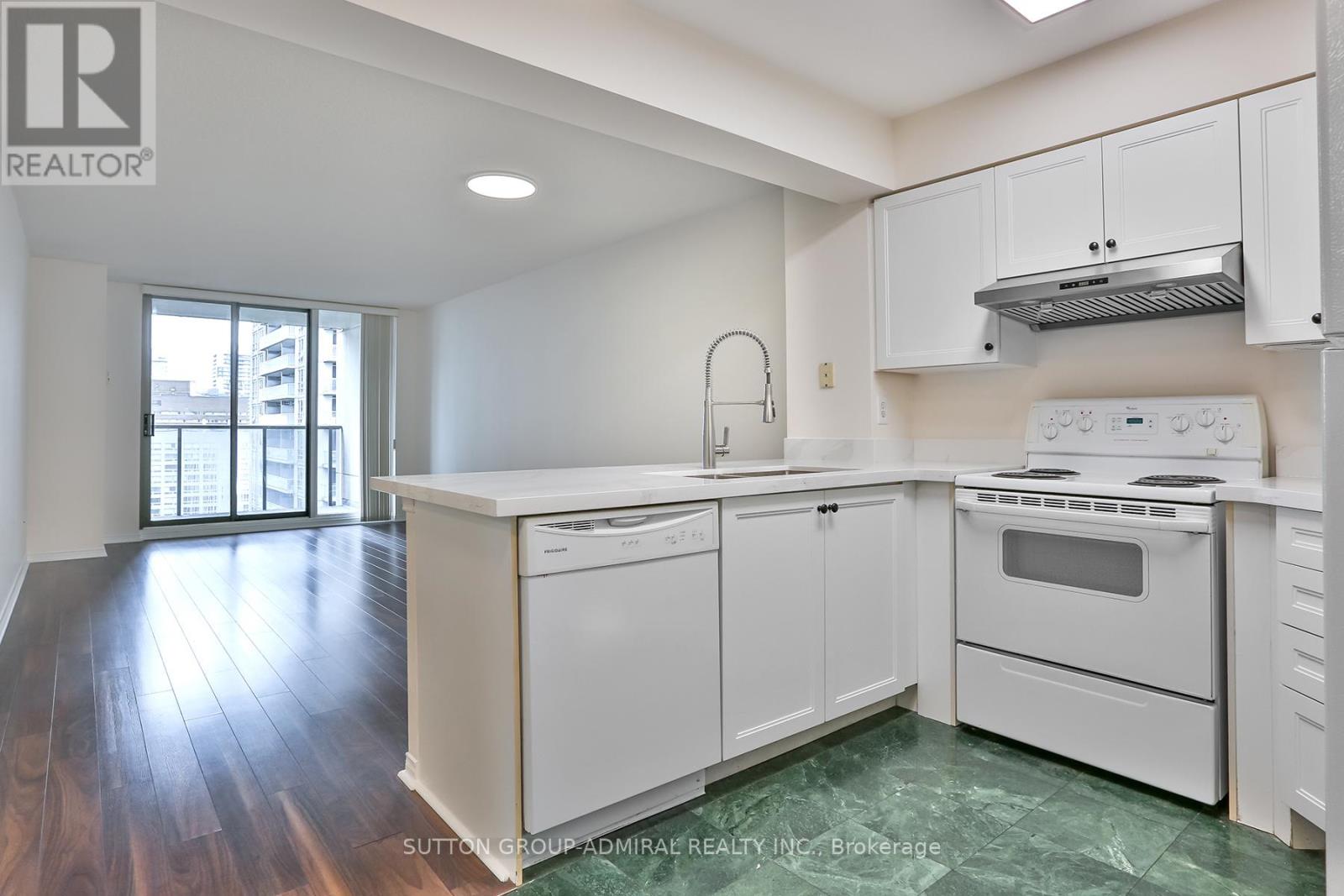 2002 - 750 Bay Street, Toronto, Ontario  M5G 1N6 - Photo 8 - C12201062