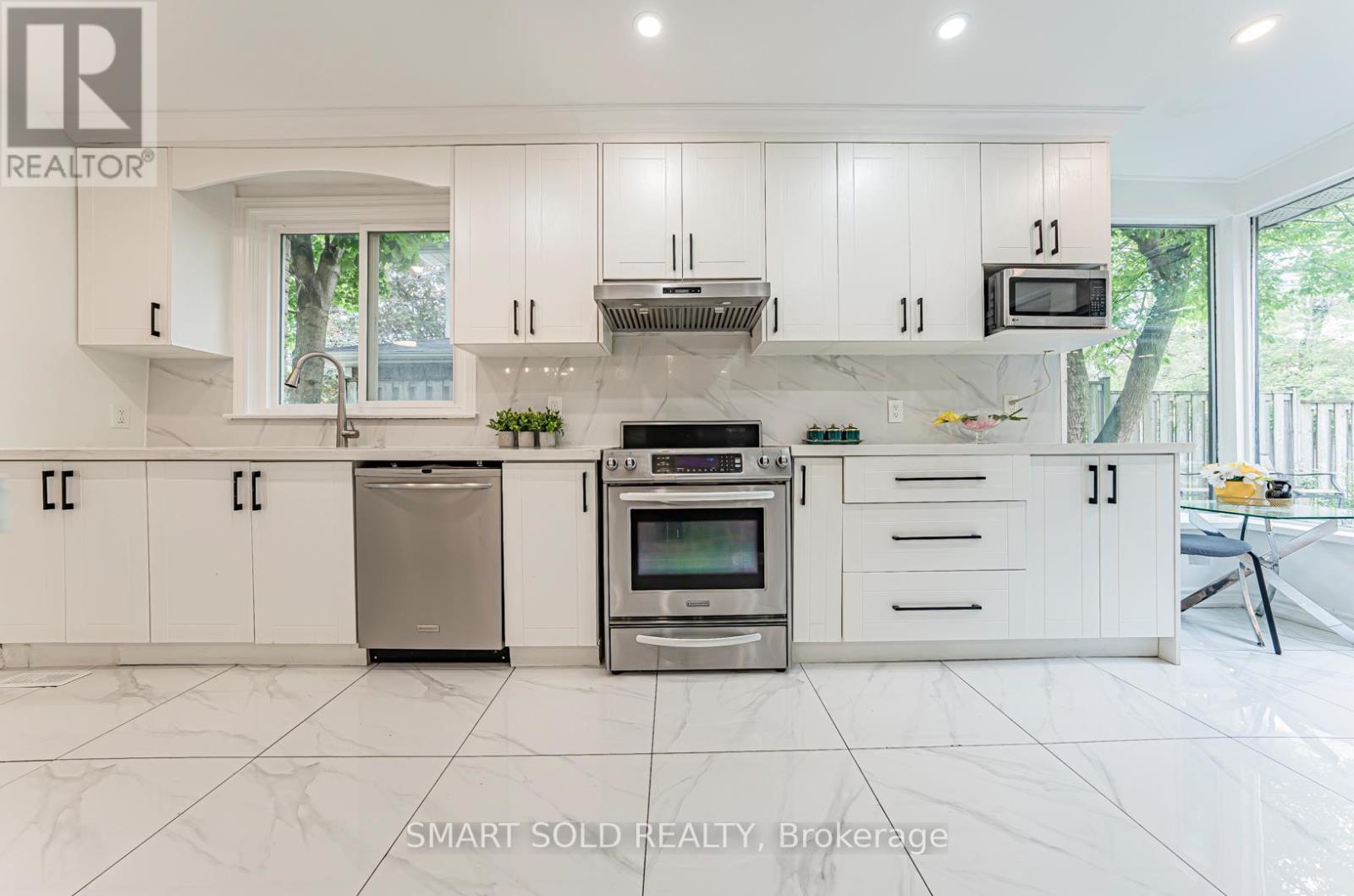18 Cadillac Avenue, Toronto, Ontario  M3H 1R9 - Photo 13 - C12201077