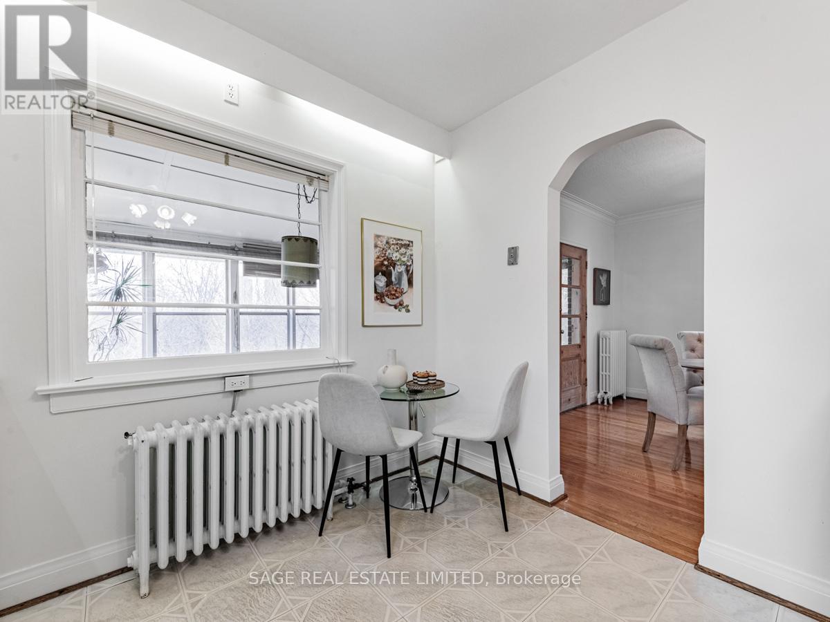 28 Barbara Crescent, Toronto, Ontario  M4C 3B2 - Photo 13 - E12201023