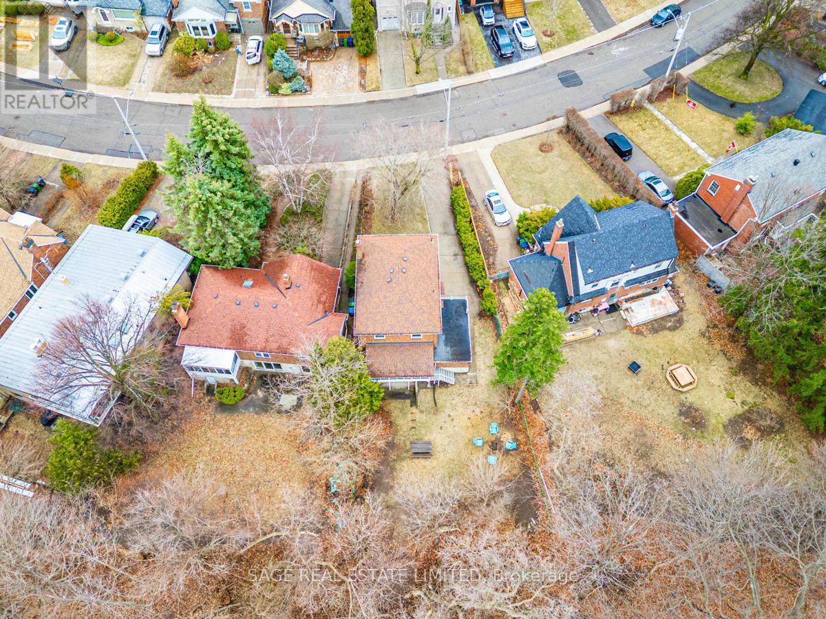 28 Barbara Crescent, Toronto, Ontario  M4C 3B2 - Photo 37 - E12201023