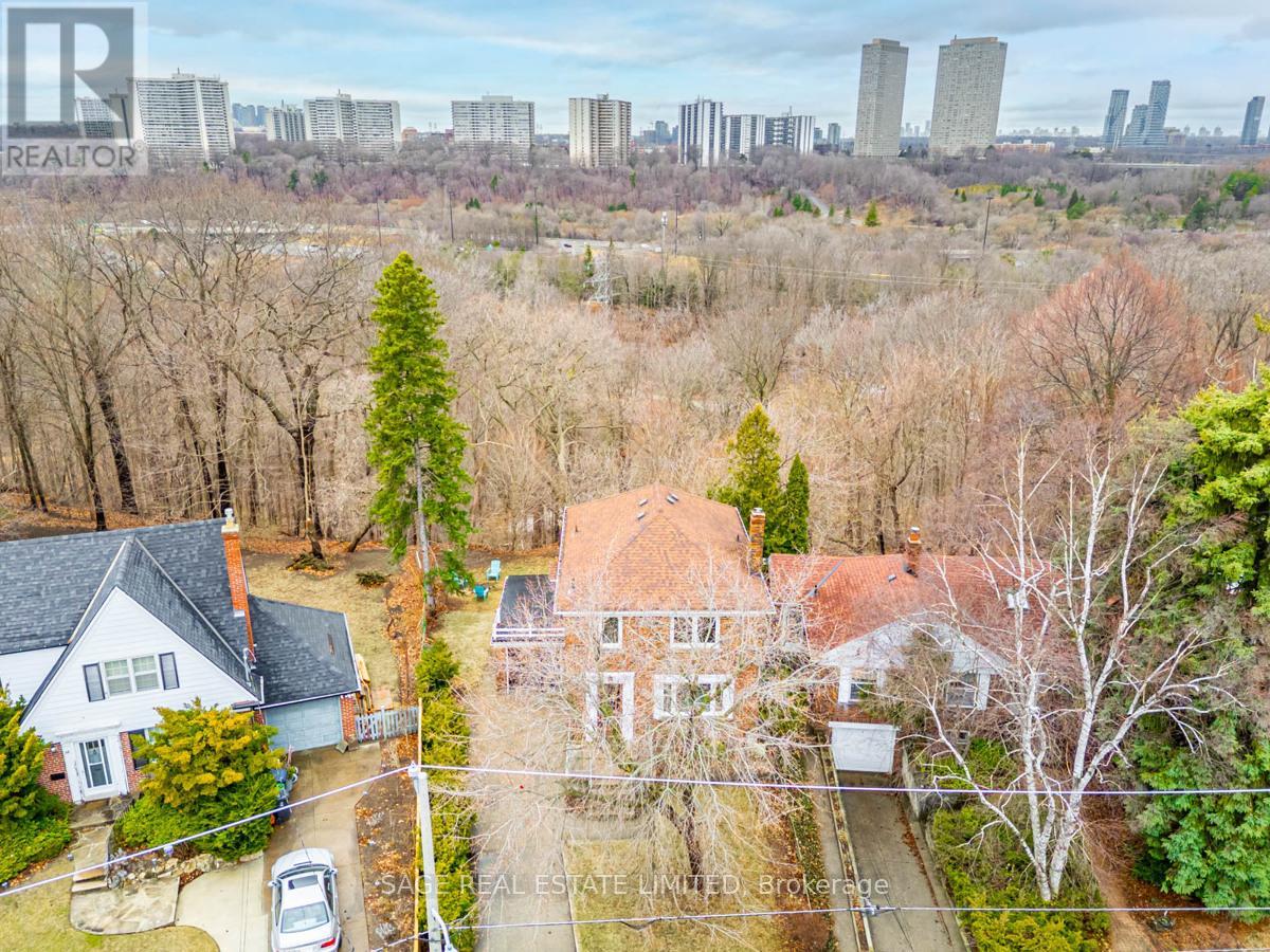28 Barbara Crescent, Toronto, Ontario  M4C 3B2 - Photo 38 - E12201023
