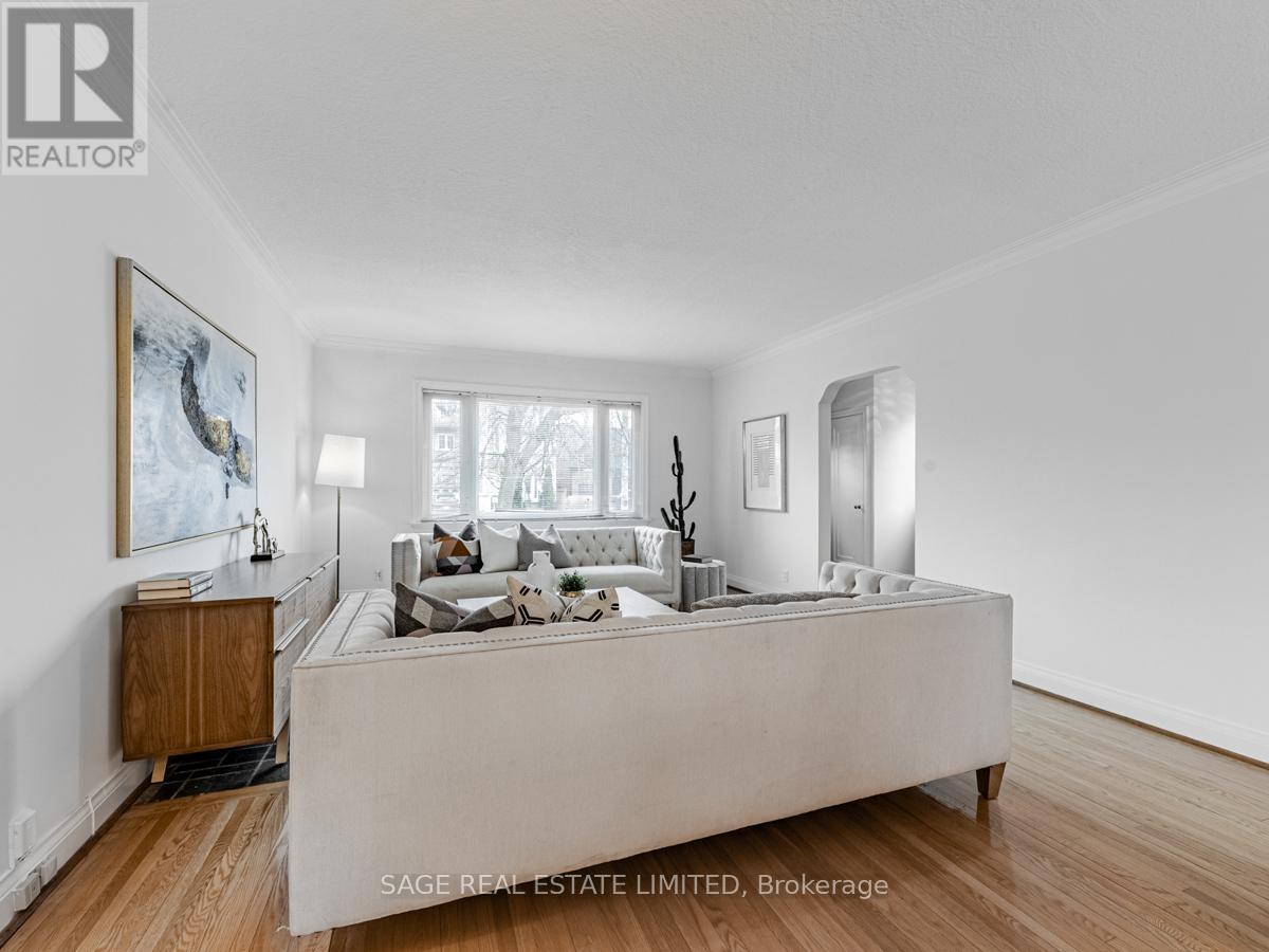 28 Barbara Crescent, Toronto, Ontario  M4C 3B2 - Photo 5 - E12201023