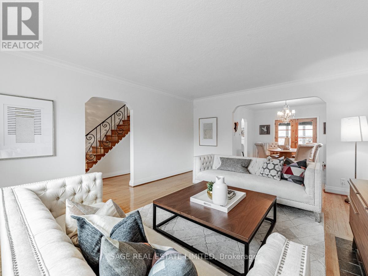 28 Barbara Crescent, Toronto, Ontario  M4C 3B2 - Photo 7 - E12201023