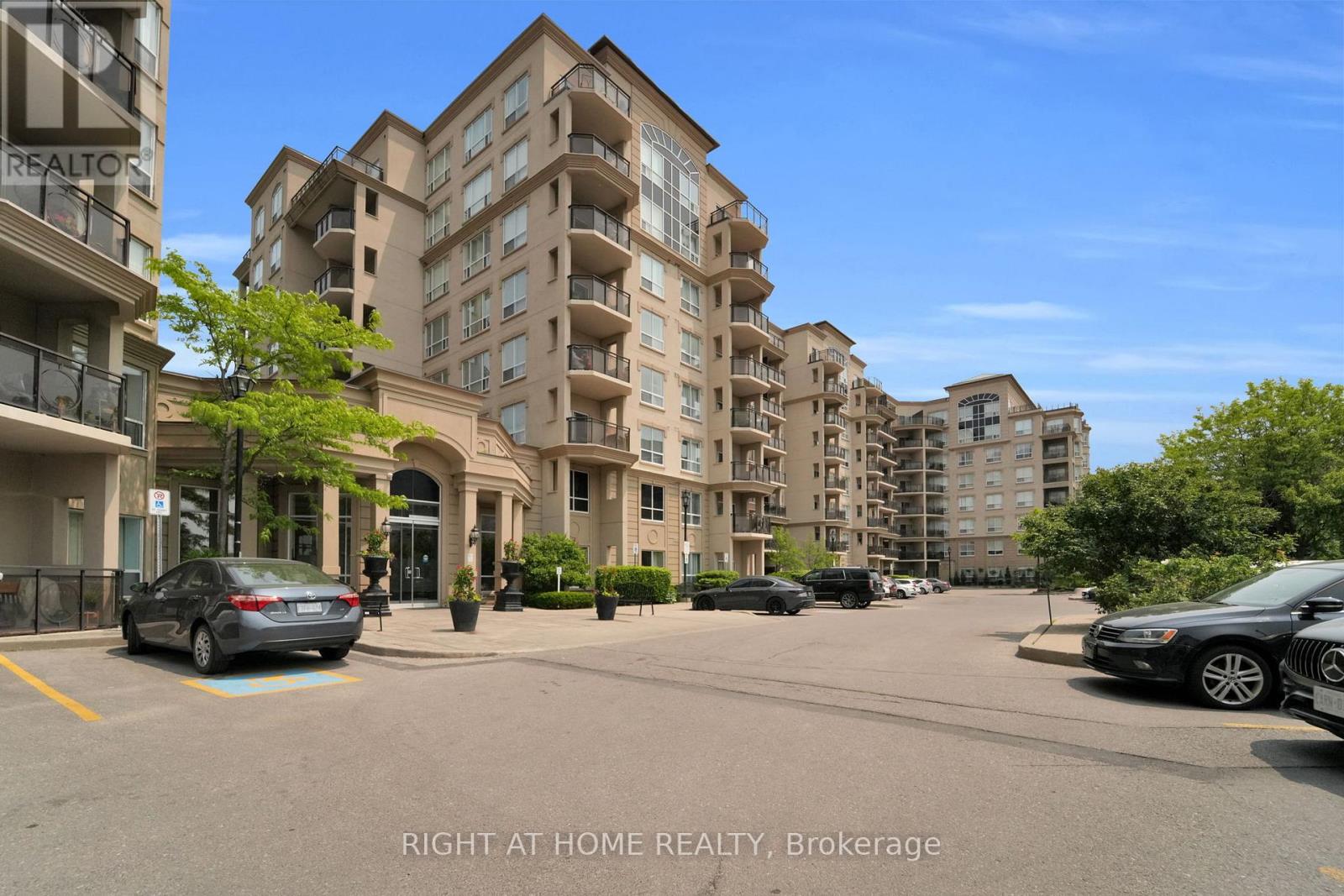 710 - 2 Maison Parc Court, Vaughan (Lakeview Estates), Ontario  L4J 9K4 - Photo 2 - N12201000