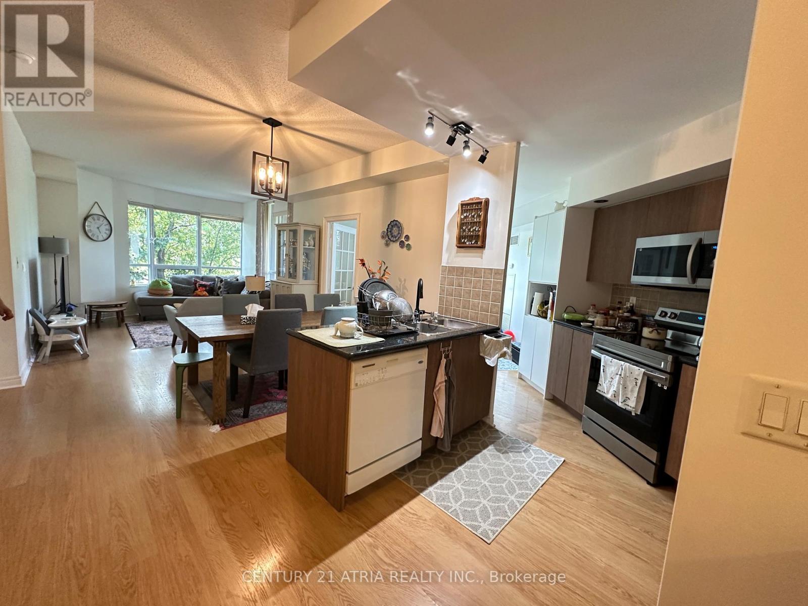 213 - 33 Cox Boulevard, Markham, Ontario  L3R 8A6 - Photo 2 - N12201087