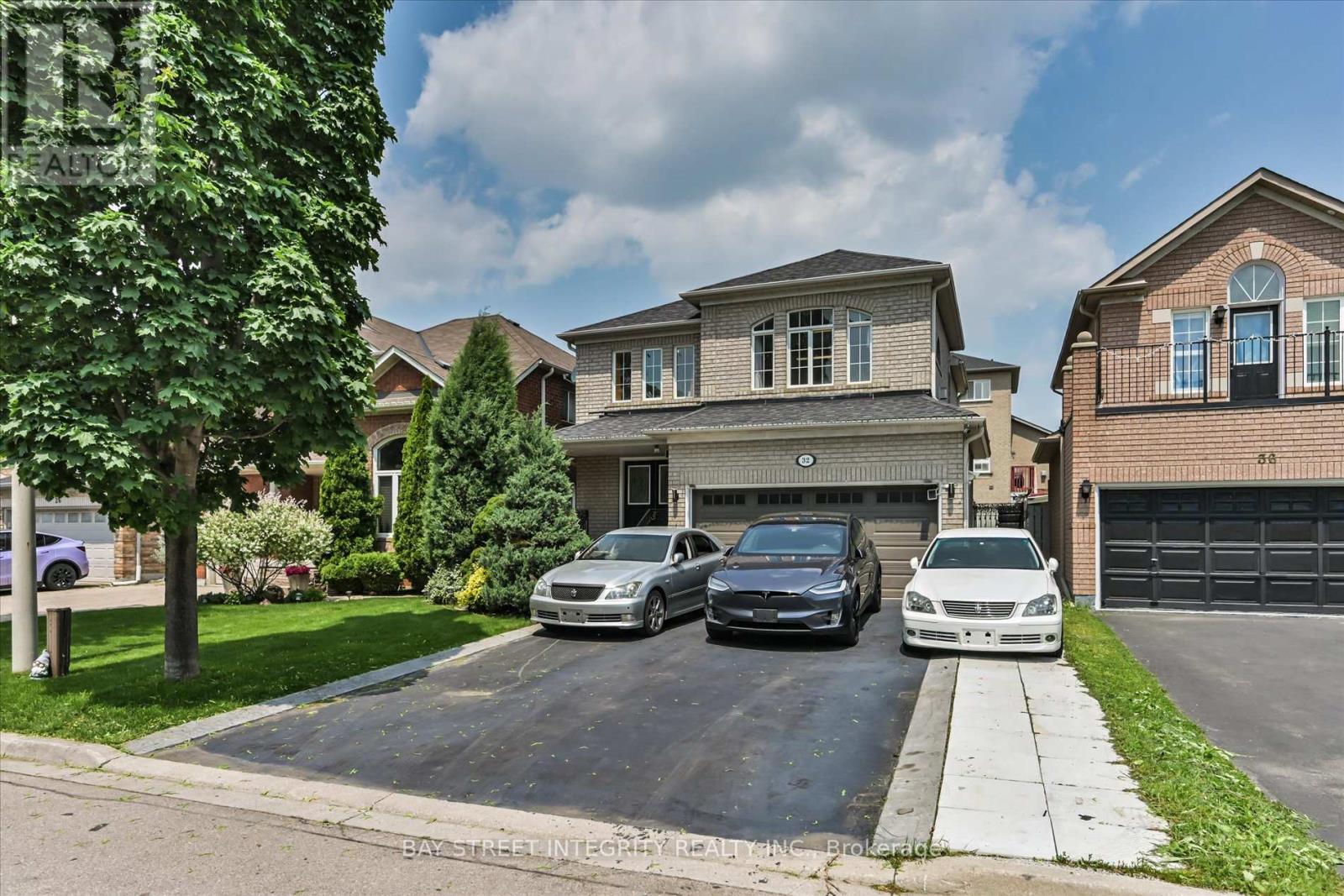 32 SAIL CRESCENT, Vaughan, Ontario