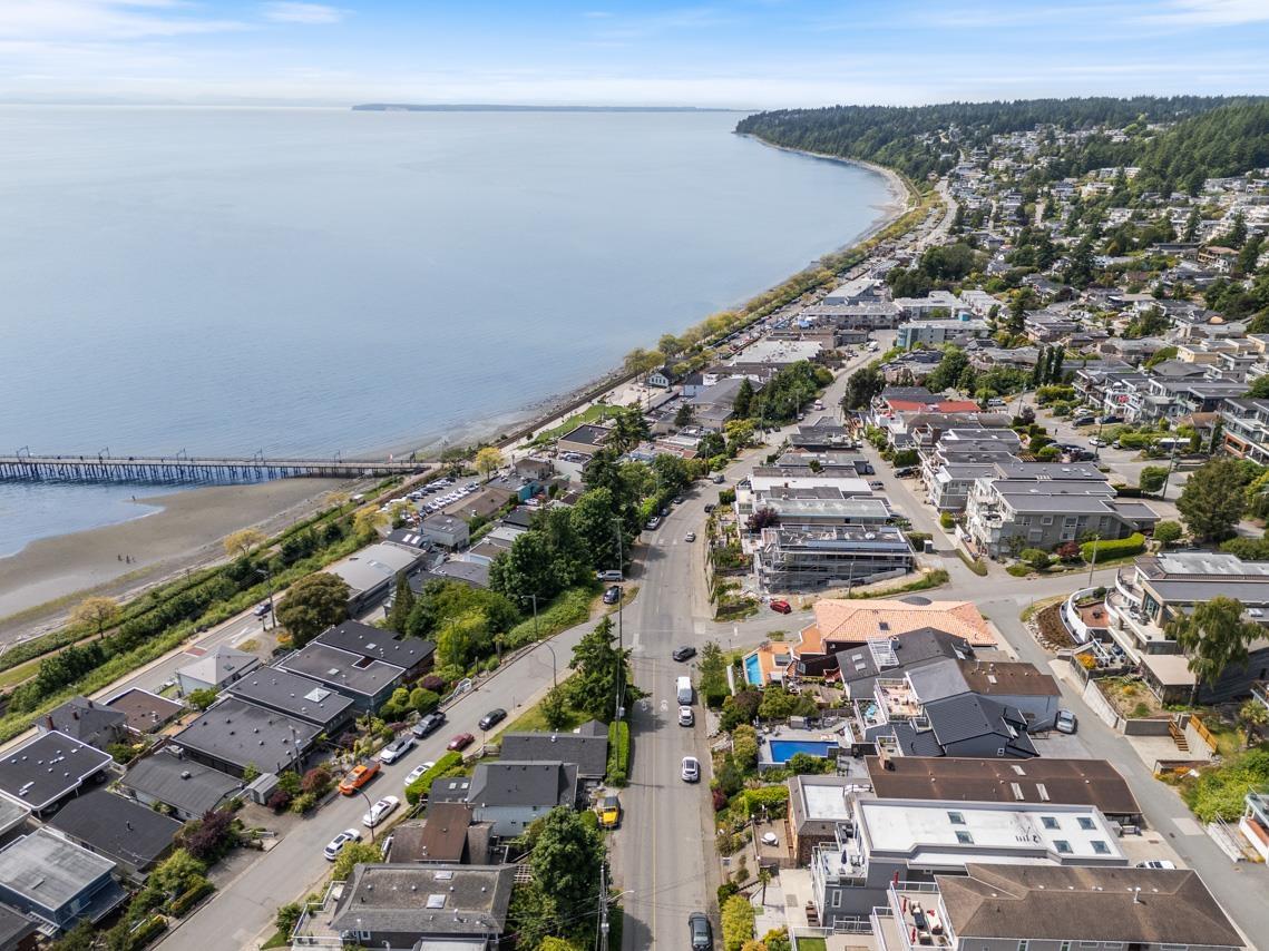 15135 Columbia Avenue, White Rock, British Columbia  V4B 1J2 - Photo 28 - R3011722