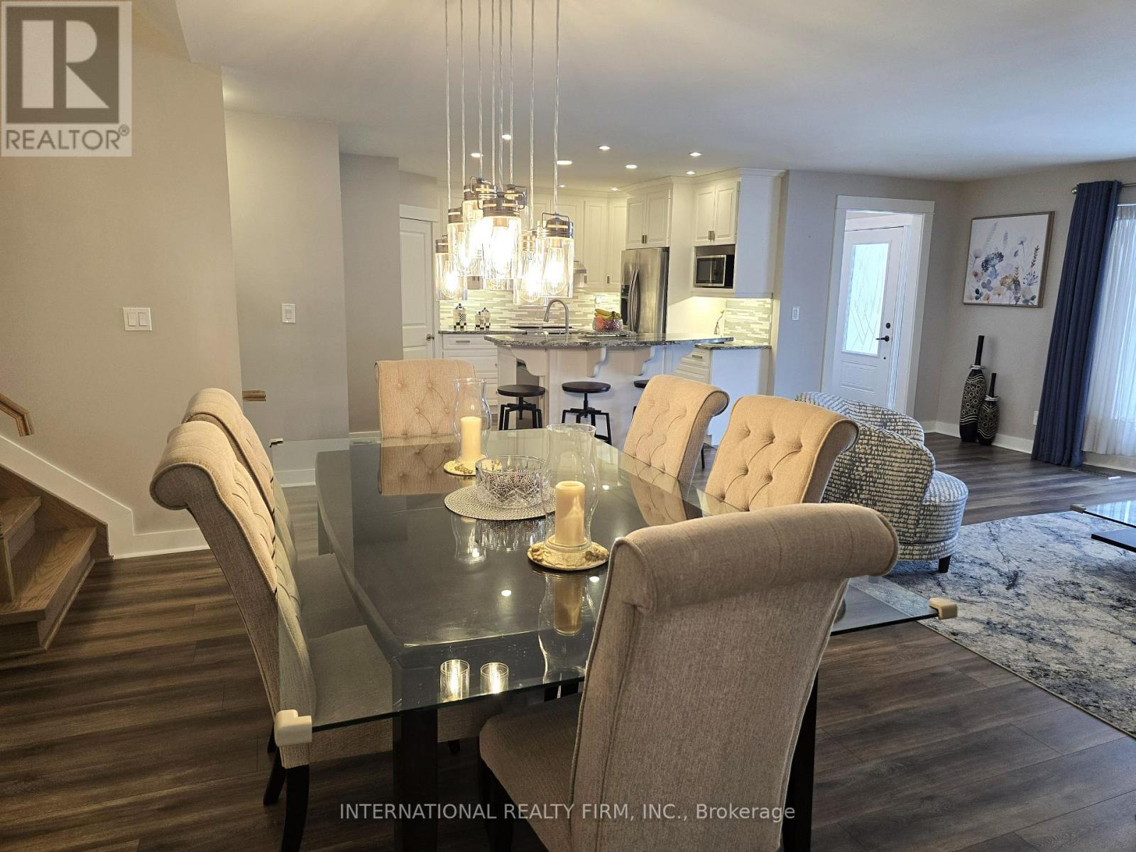 659 Cherrywood Drive, Burlington, Ontario  L7T 3W9 - Photo 5 - W12200988