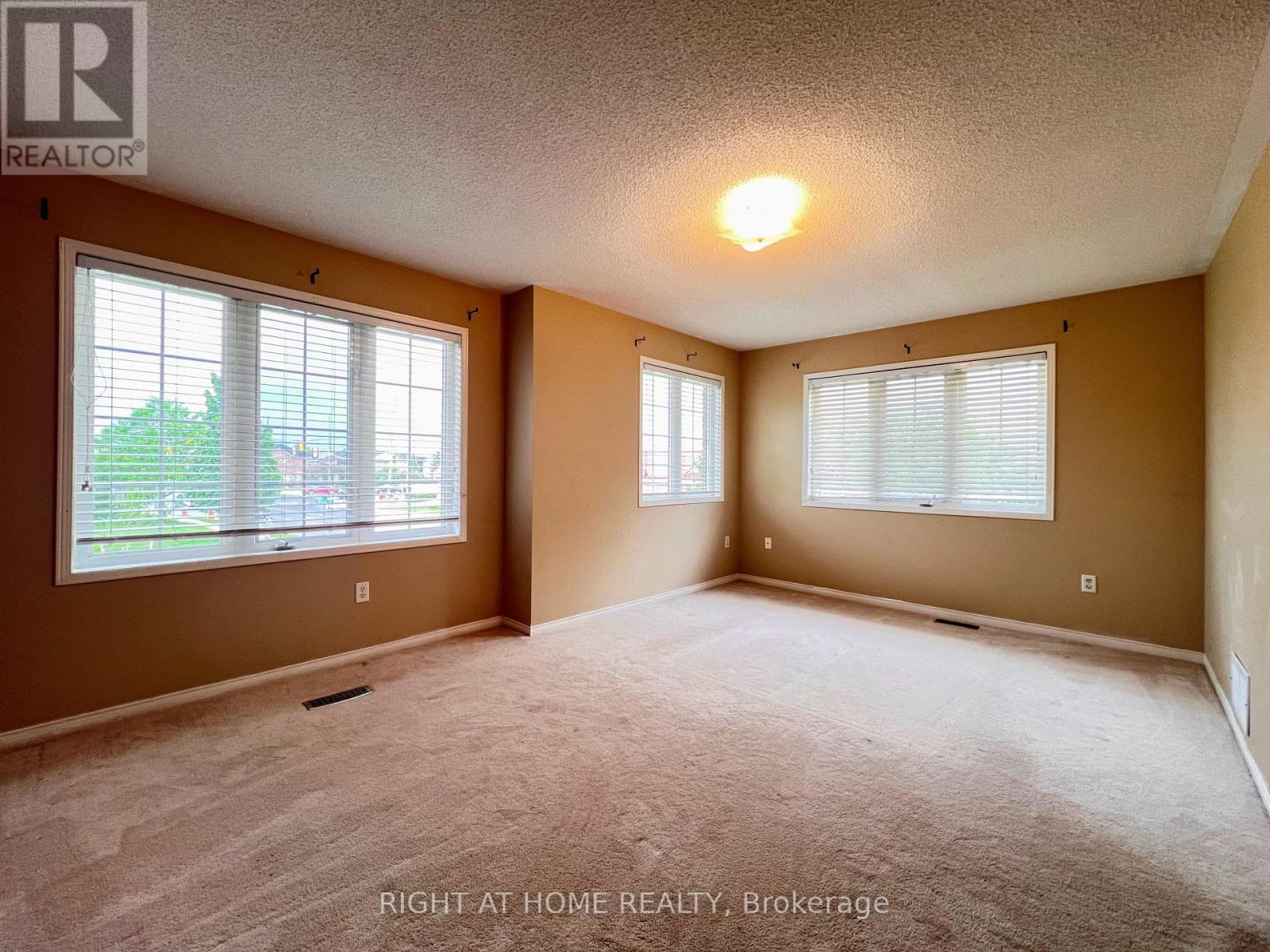 156 Fairhill Avenue, Brampton, Ontario  L7A 2H7 - Photo 15 - W12200991