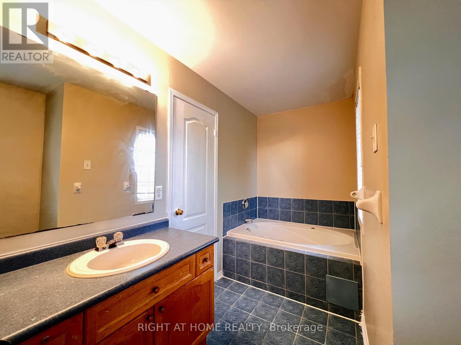 156 Fairhill Avenue, Brampton, Ontario  L7A 2H7 - Photo 19 - W12200991