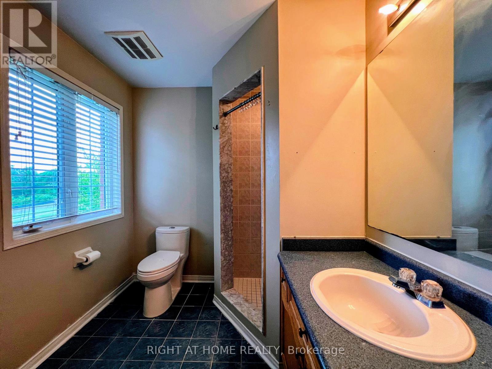 156 Fairhill Avenue, Brampton, Ontario  L7A 2H7 - Photo 20 - W12200991