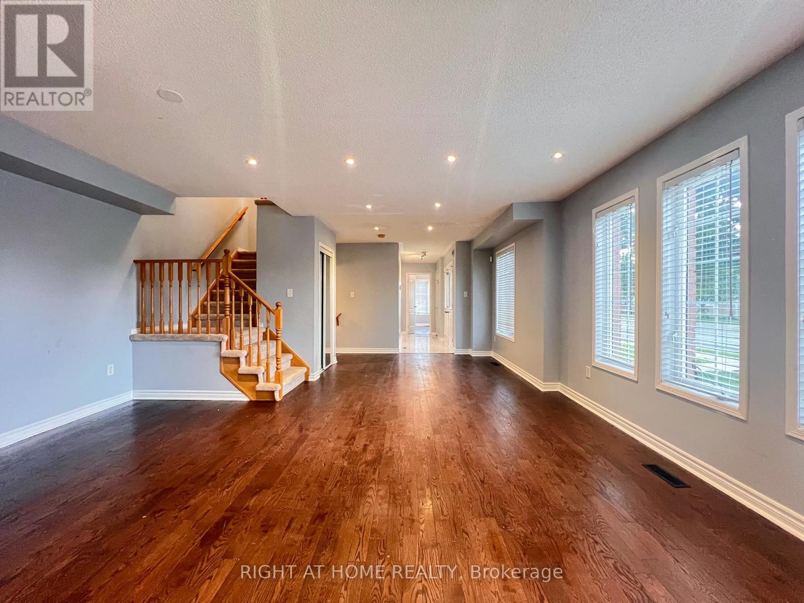 156 Fairhill Avenue, Brampton, Ontario  L7A 2H7 - Photo 4 - W12200991