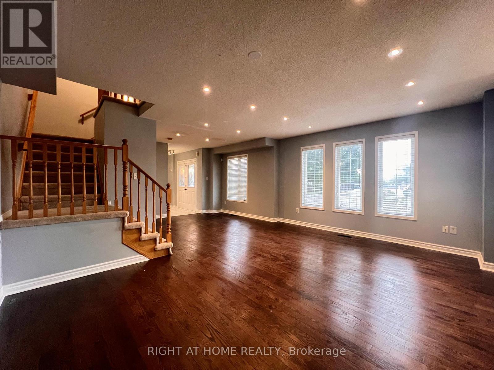 156 Fairhill Avenue, Brampton, Ontario  L7A 2H7 - Photo 7 - W12200991