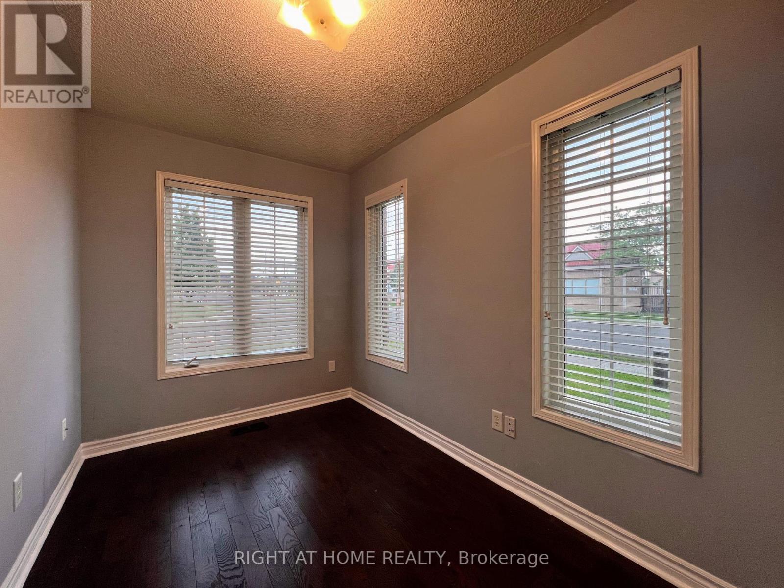 156 Fairhill Avenue, Brampton, Ontario  L7A 2H7 - Photo 9 - W12200991