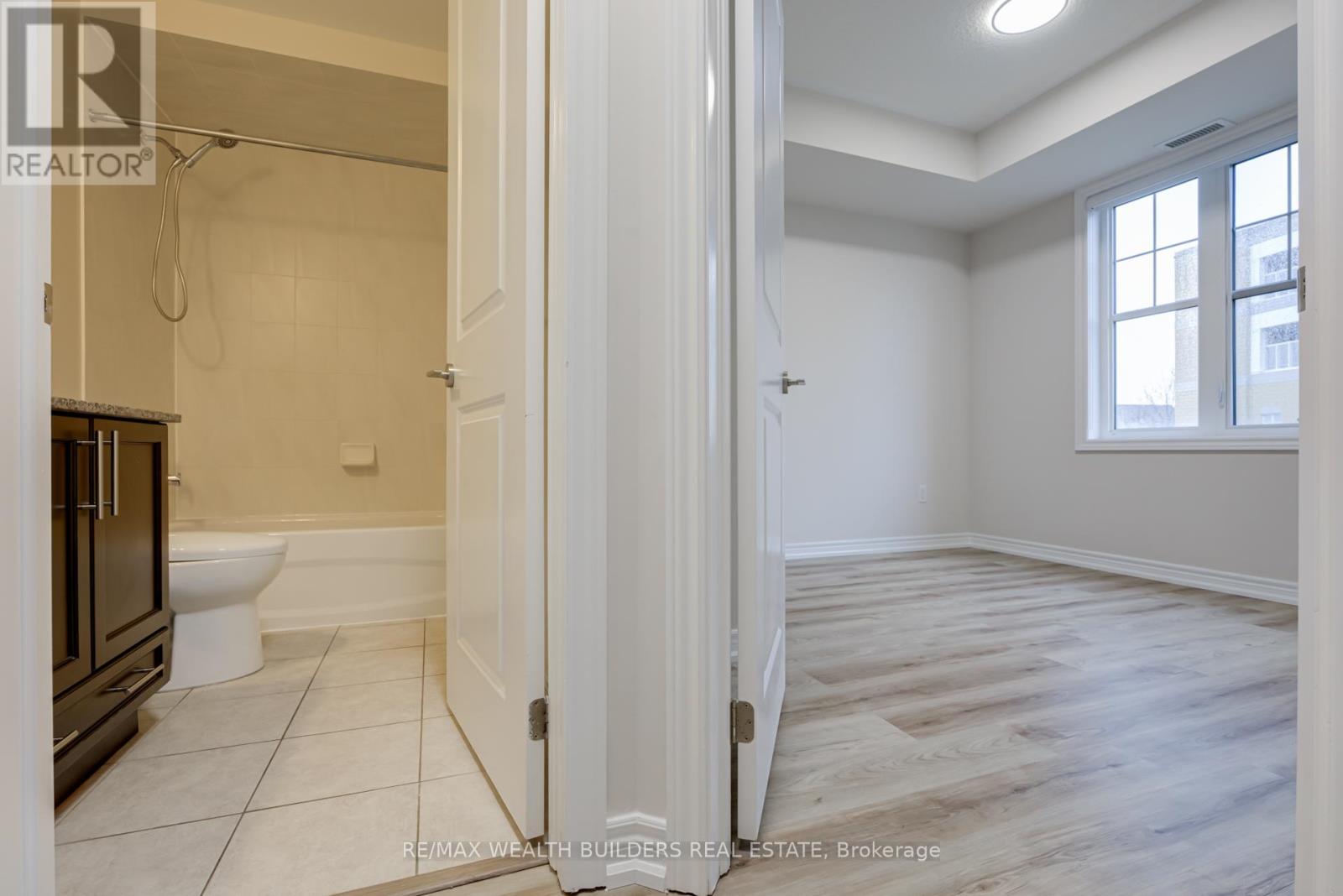 202 - 2333 Sawgrass Drive, Oakville, Ontario  L6H 0L2 - Photo 7 - W12200997