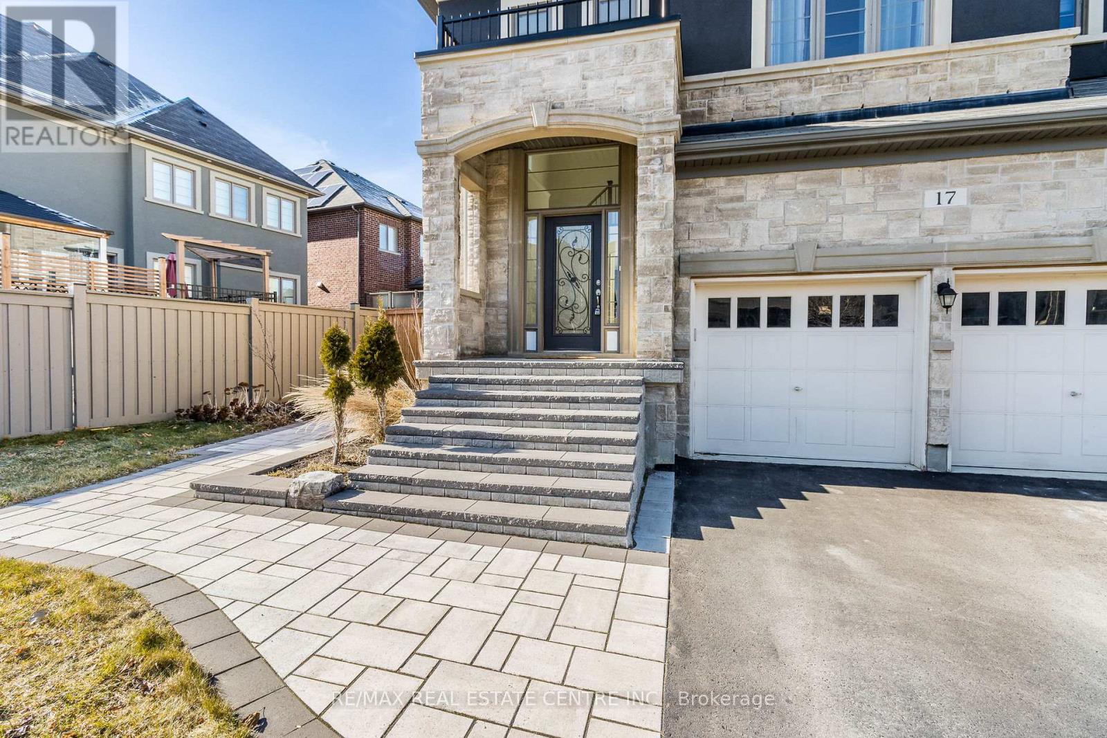 17 Prairie Creek Crescent, Brampton, Ontario  L6Y 6C9 - Photo 2 - W12201040