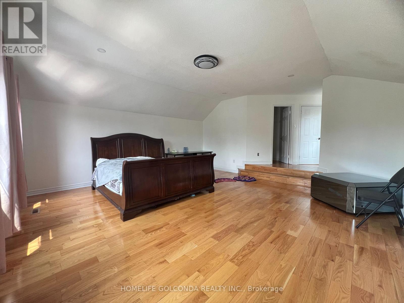 Upper - 5404 Heritage Hills Boulevard, Mississauga, Ontario  L5R 2J4 - Photo 11 - W12201072