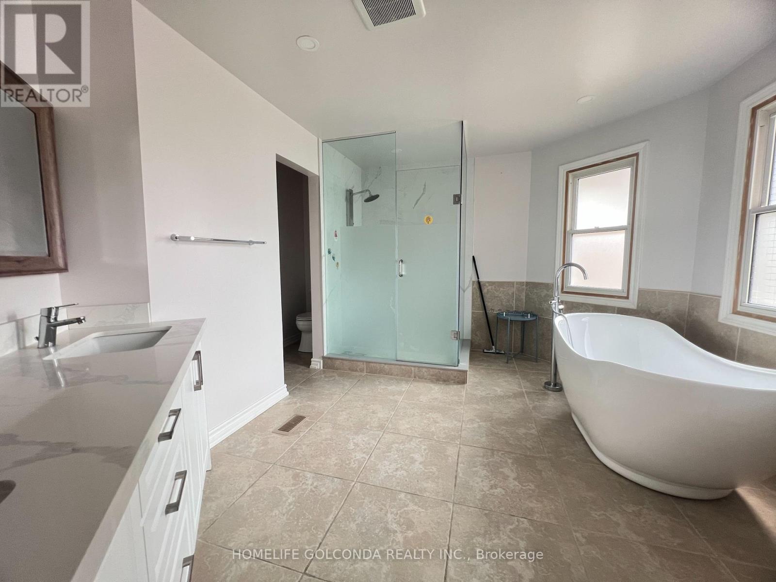 Upper - 5404 Heritage Hills Boulevard, Mississauga, Ontario  L5R 2J4 - Photo 12 - W12201072