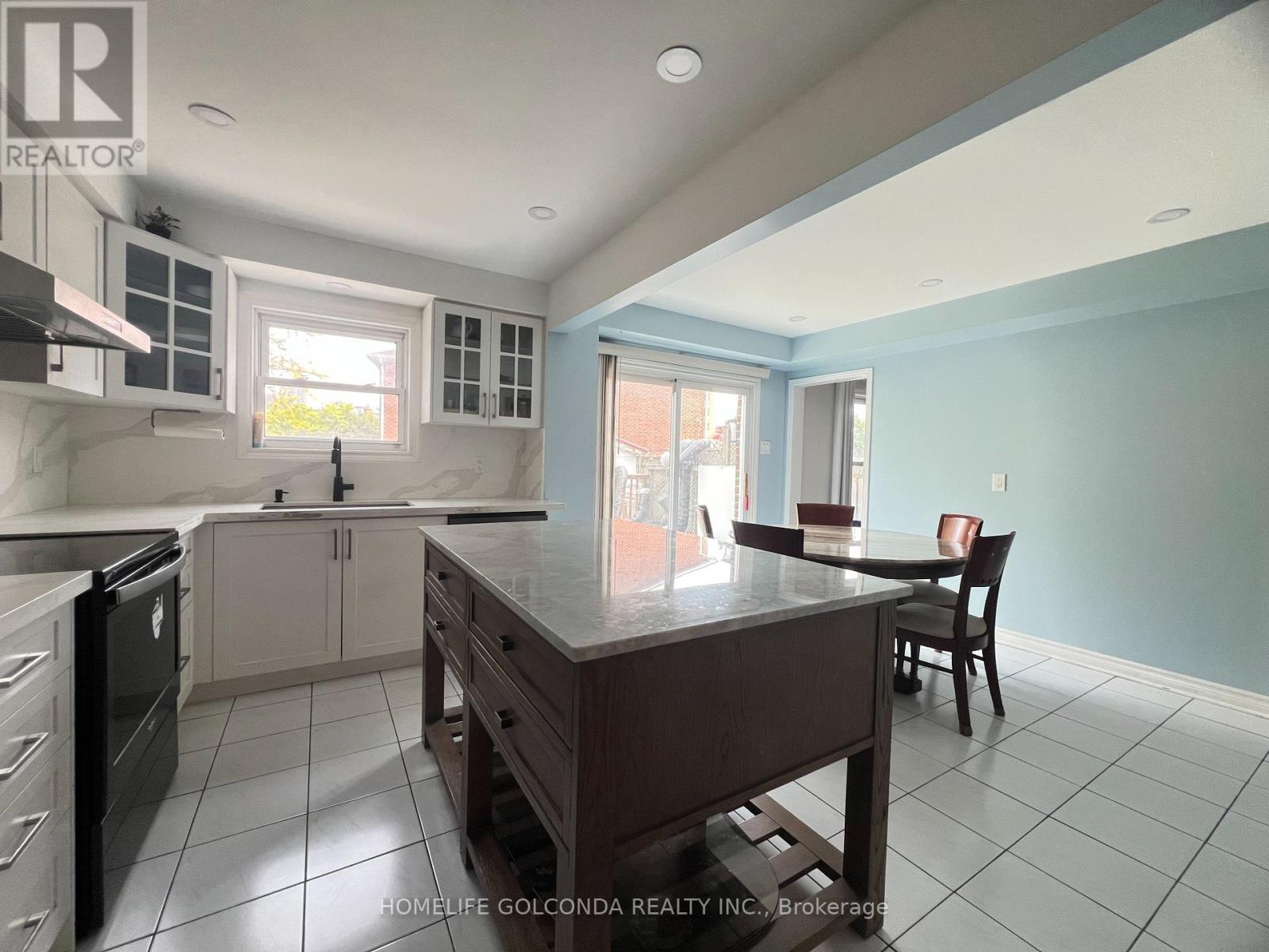 Upper - 5404 Heritage Hills Boulevard, Mississauga, Ontario  L5R 2J4 - Photo 6 - W12201072