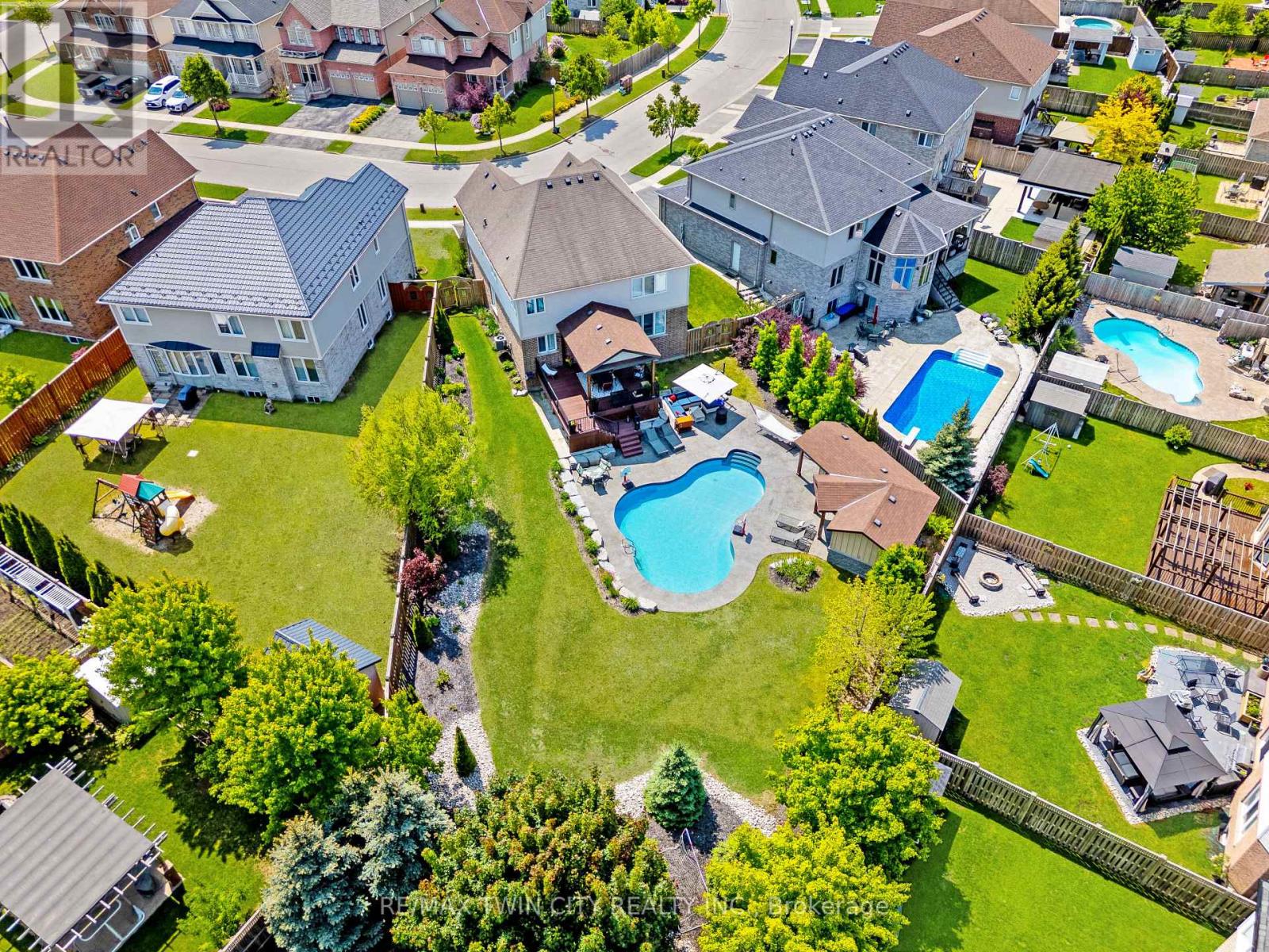 Property at 533 TERRINGTON CRESCENT image 4