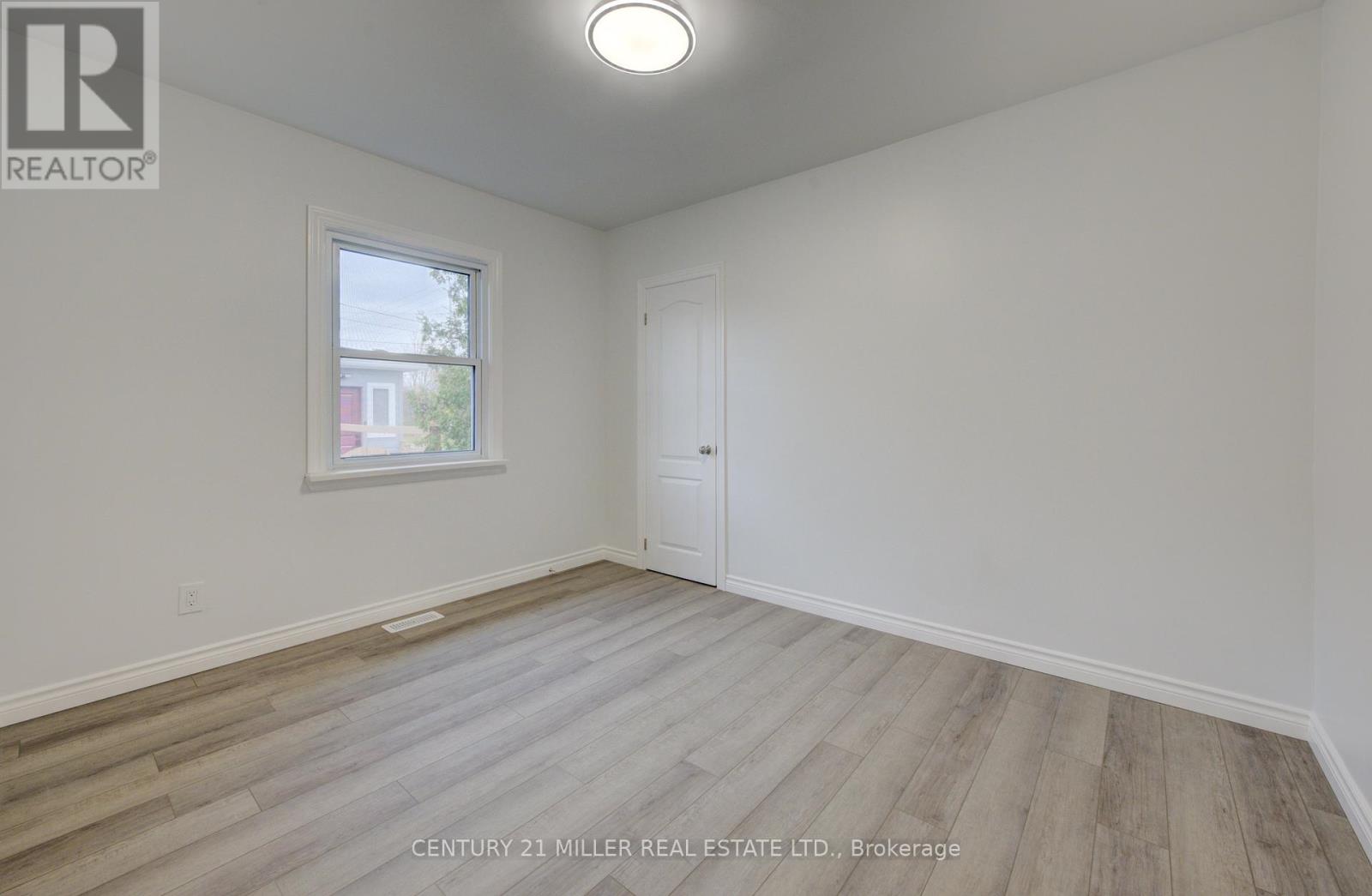 196 Queensdale Avenue E, Hamilton, Ontario  L9A 1K9 - Photo 11 - X12201058