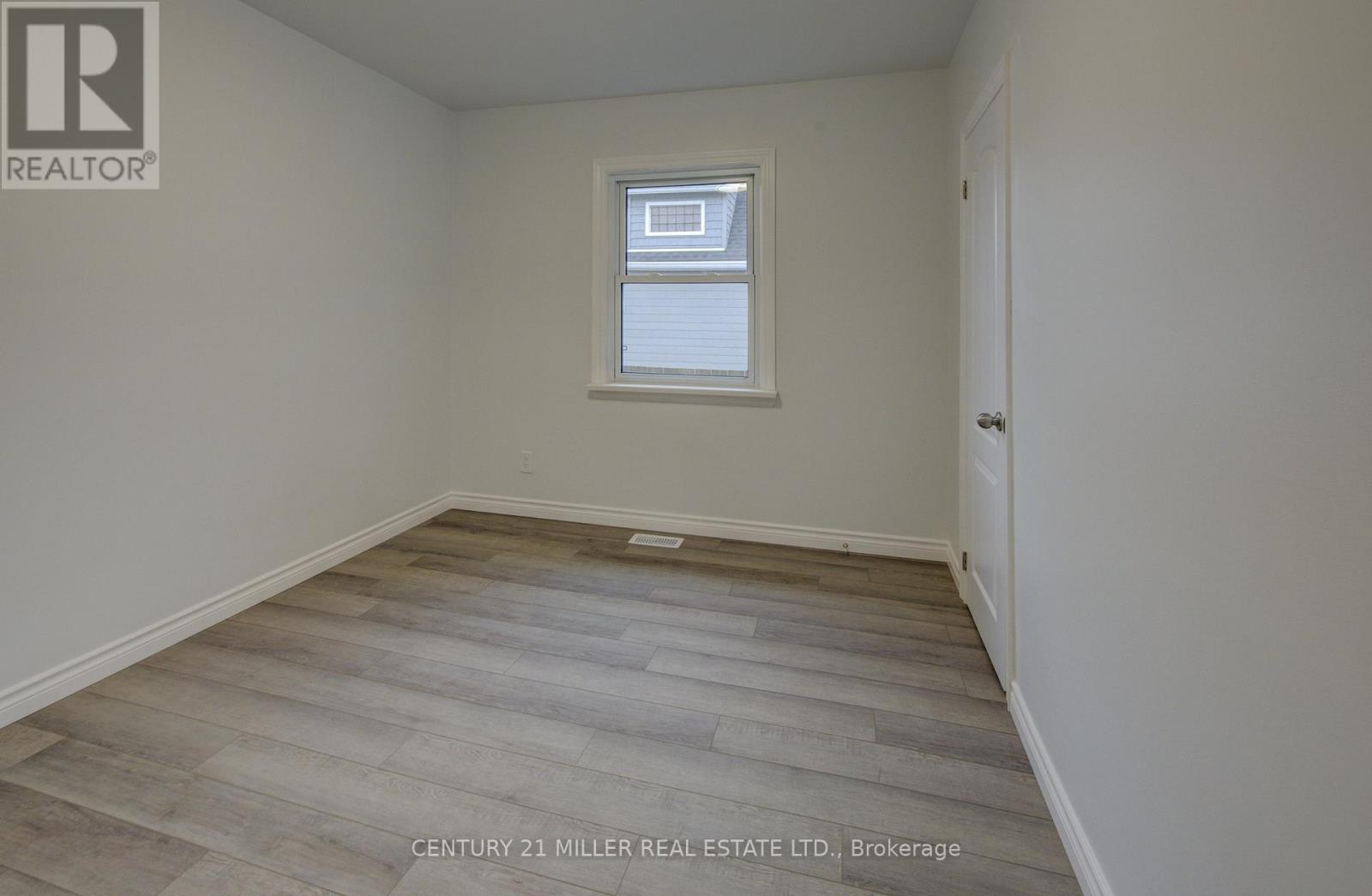 196 Queensdale Avenue E, Hamilton, Ontario  L9A 1K9 - Photo 12 - X12201058