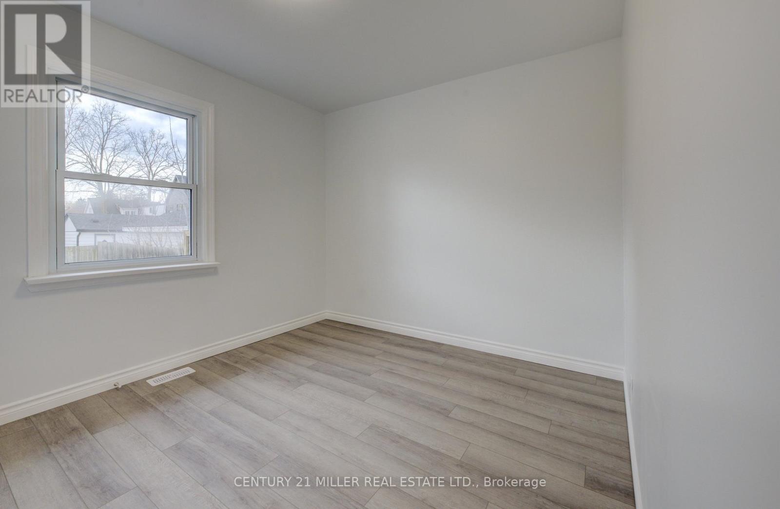 196 Queensdale Avenue E, Hamilton, Ontario  L9A 1K9 - Photo 13 - X12201058