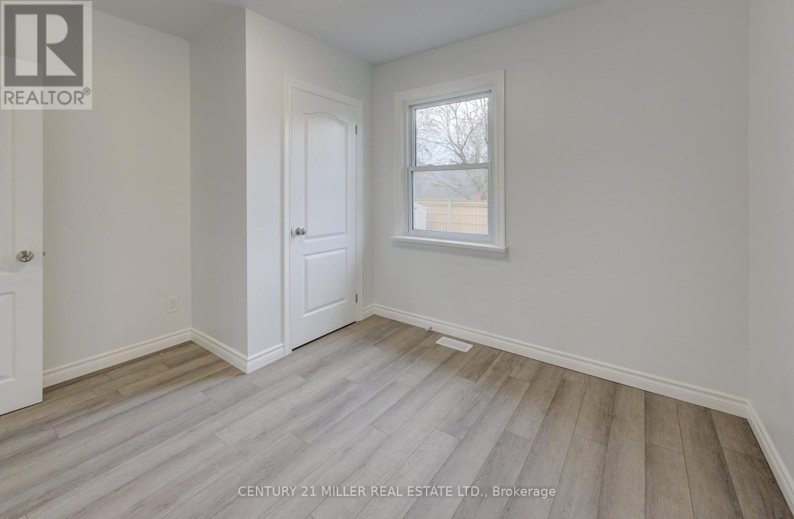 196 Queensdale Avenue E, Hamilton, Ontario  L9A 1K9 - Photo 14 - X12201058